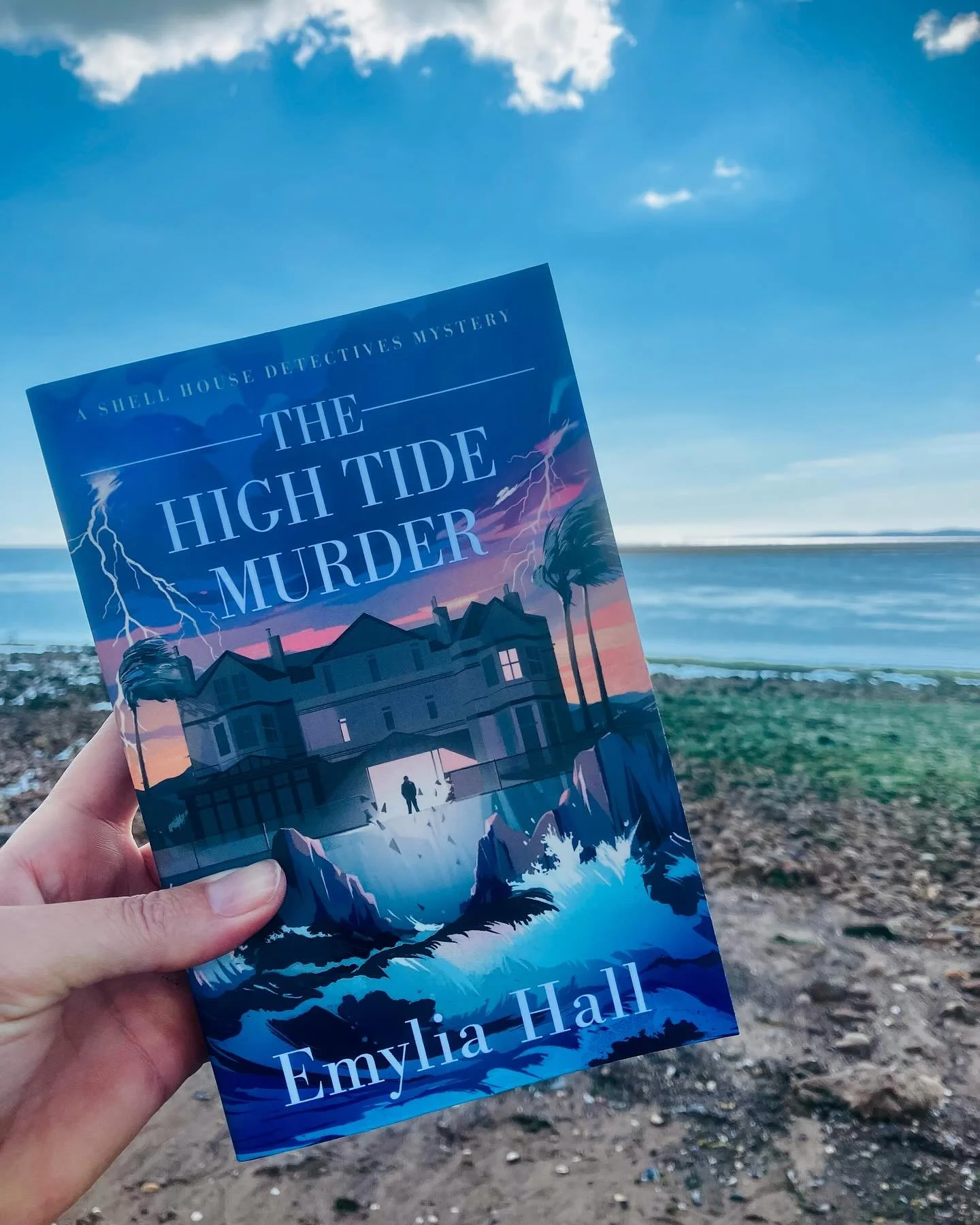 HIGH TIDE at low tide 🌊 In just 2.5 weeks THE HIGH TIDE MURDER &ndash; the 6th&nbsp;Shell House mystery &ndash; will be out 🥳 If you haven&rsquo;t started on the series yet, they do work as standalones too (as this lovely reviewer on NetGalley poin
