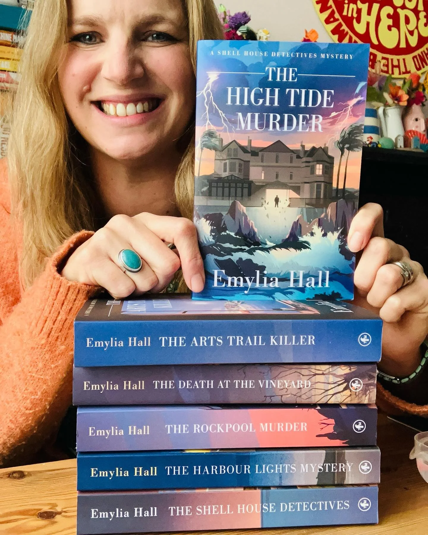Half a dozen Shell House books! 🥚🐚And if you&rsquo;re into your eBooks, you can currently buy (limited time deal ahoy!) the WHOLE LOT for just &pound;8.94... 😮 

Though @mariannatomaselli has created such incredibly beautiful covers, I&rsquo;ve pe