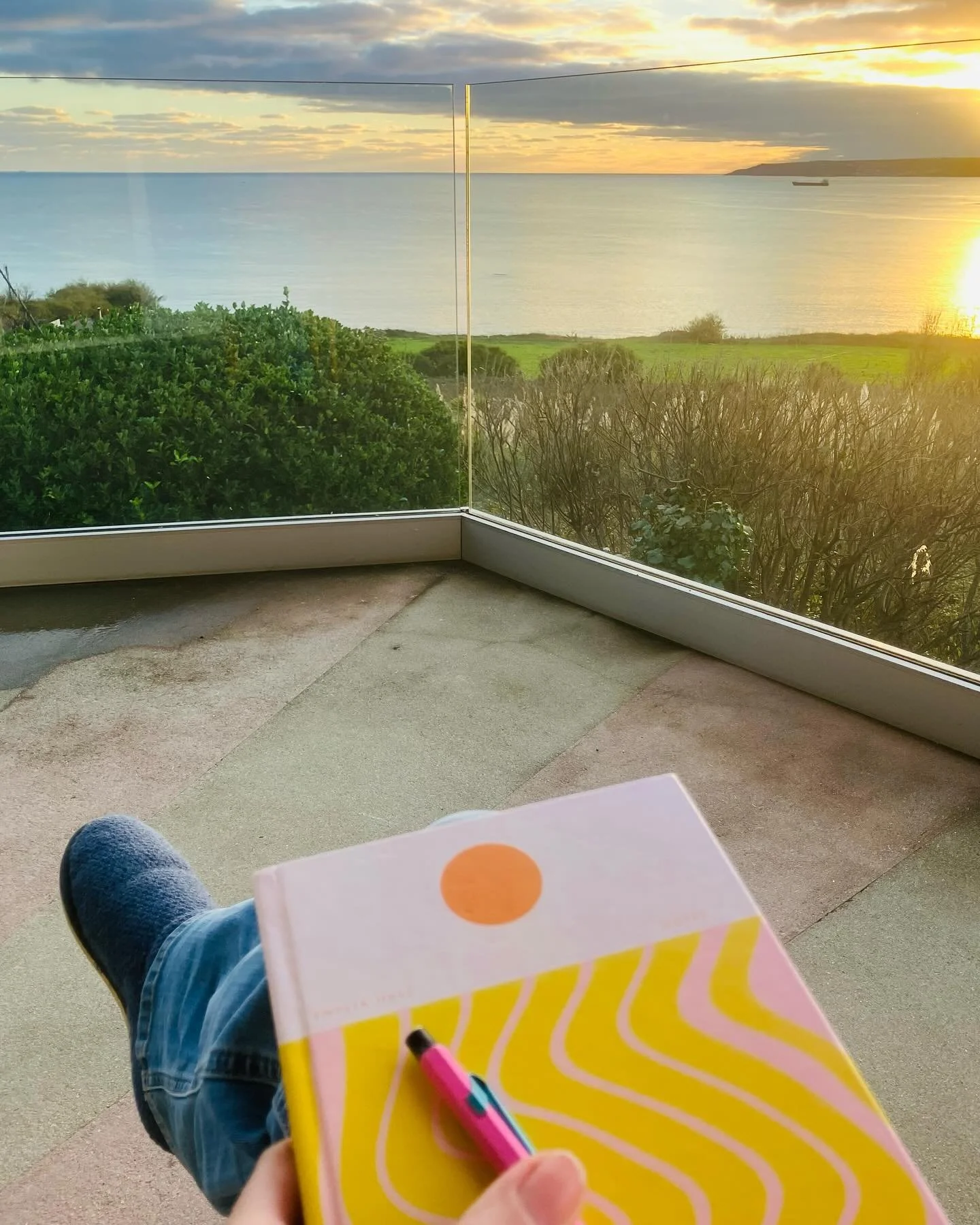 This&rsquo;ll do ✍️✨🌊

#amwriting #writingretreat #writingprocess #soloretreat #igauthors #authorsofinstagram #creativeliving