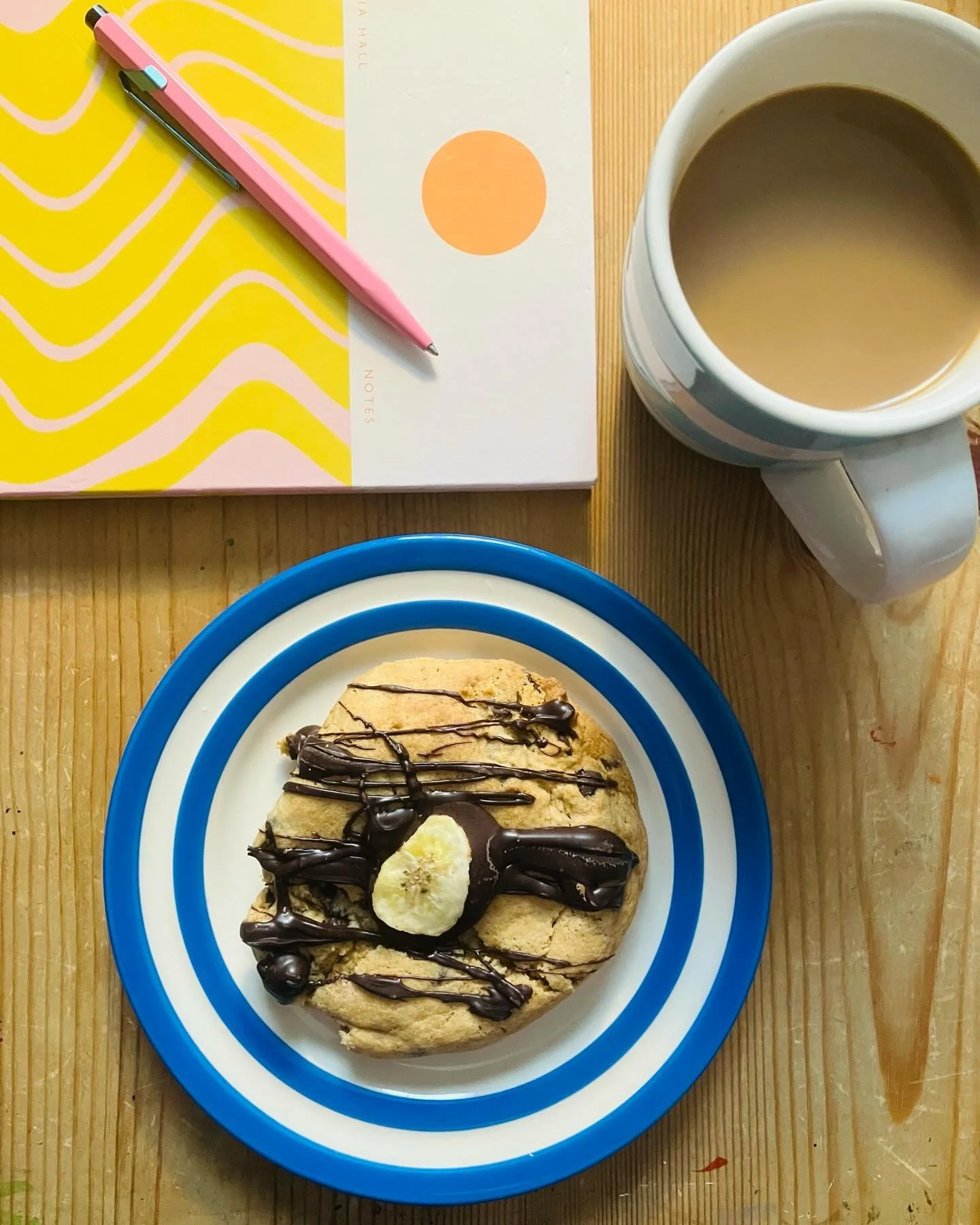 The rig for a hard morning&rsquo;s editing 💪✨✍️ This notebook has been with me since day one of thinking about Shell House eight, from initial character and story ideas, through to chapter by chapter edit plans &hellip; if I lost it, I&rsquo;d be lo