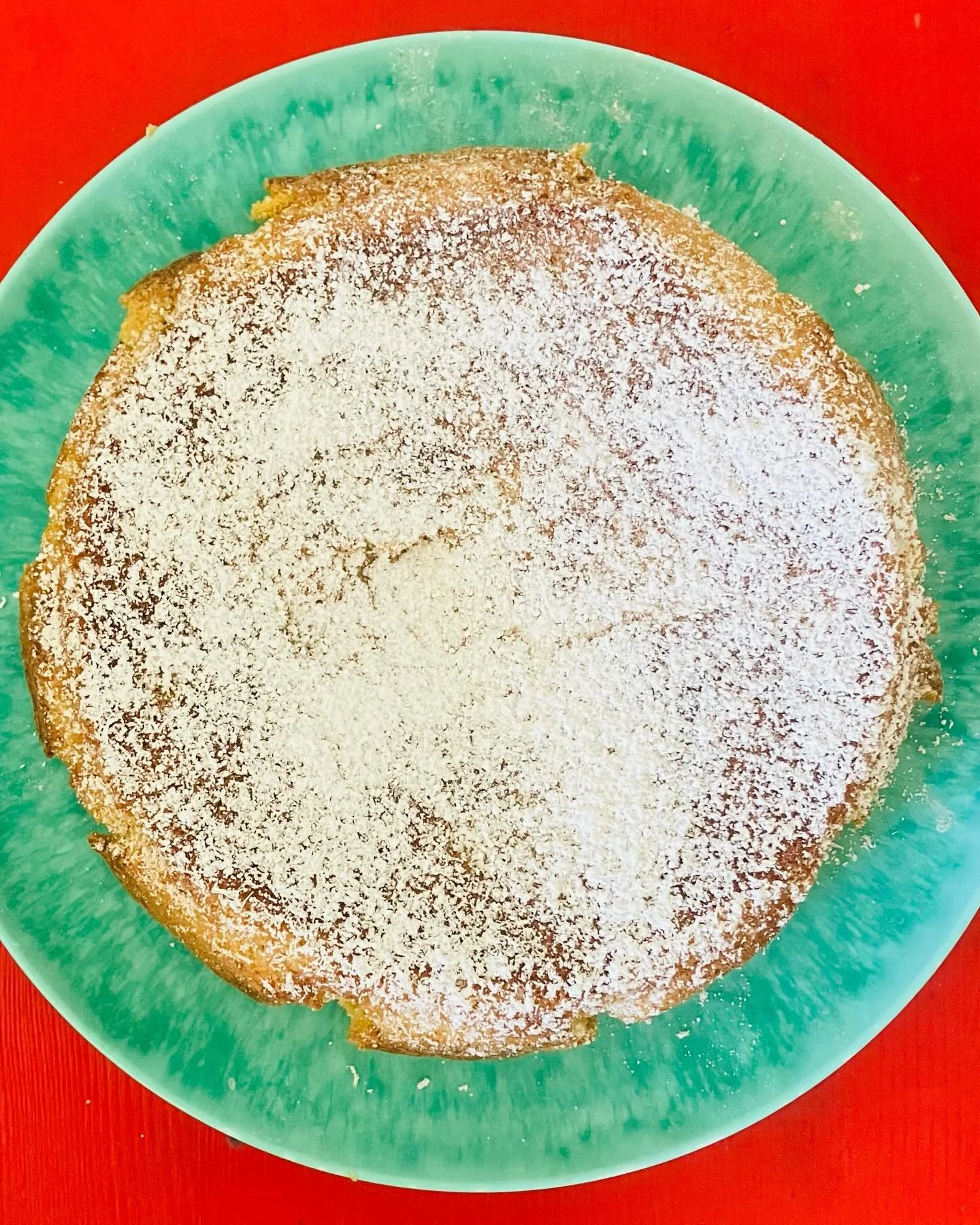 Happy Easter! 🐣 Amidst the chocolate - and I&rsquo;ve no complaints there 🍫 😋 - a palate cleansing Mallorcan almond cake. This was my go-to breakfast on our trip last summer, and I can just taste the place! ☀️ 🌊 Could have done with another 5 min