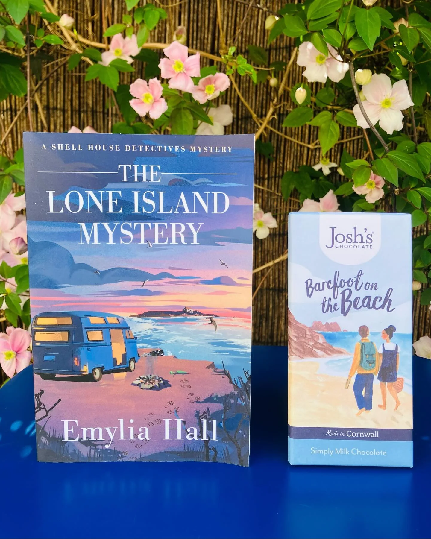 📚 🌊GIVEAWAY TIME! 📚🌊 To celebrate the publication of THE LONE ISLAND MYSTERY (the 7th Shell House Detectives mystery) on Tuesday, how would you like to win a signed copy of the paperback? Plus the perfect reading accompaniment, a bar of delicious