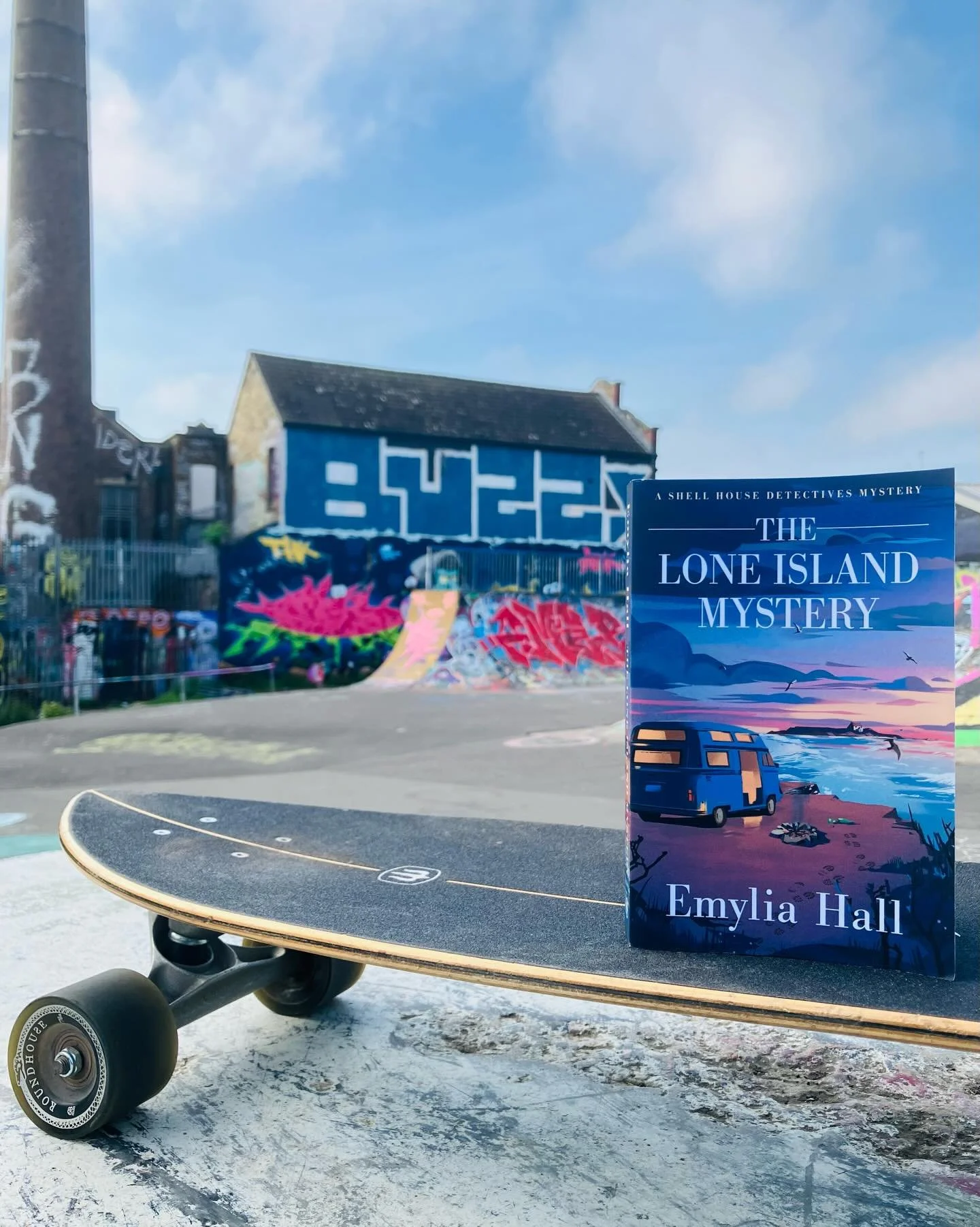 One of the settings in The Lone Island Mystery&hellip; 🧭 🛹 As well as a wild and windswept island, a clifftop mansion, and good old Porthpella, obvs 😃 🌊 A tiny taste of Bristol, then, amidst wall to wall Cornwall 😜 The 7th Shell House Detectives