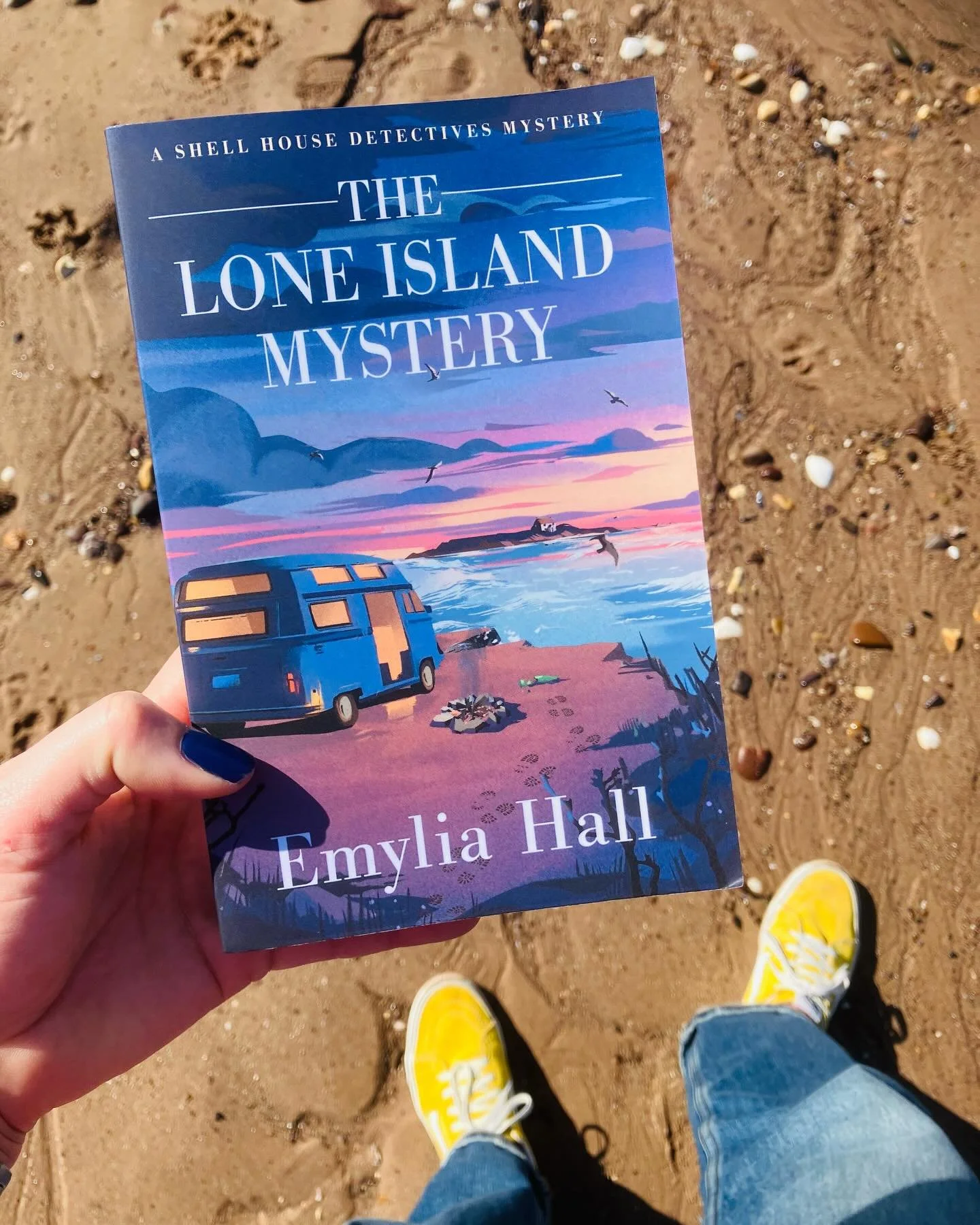 Whether you&rsquo;re reading The Lone Island Mystery in paperback, on Kindle, or listening to the audio (narrated by brilliant @kristin_athers) &hellip; THANK YOU SO MUCH 🩵🐚 Chuffed to see the eBook jumping into the Kindle Top 100, and sneaking int