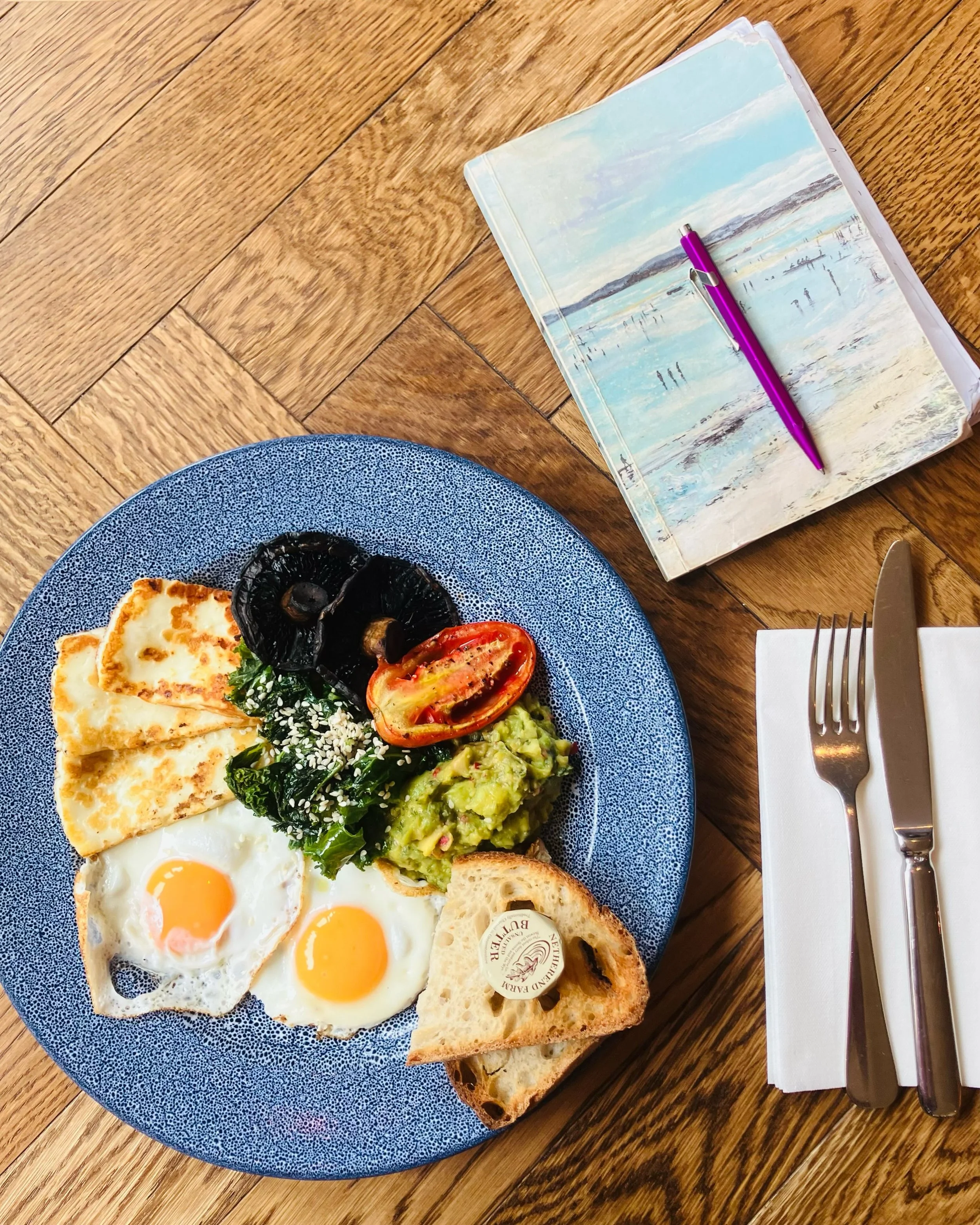 First cafe writing session since the schools broke up for summer (on, fittingly, the first day back) ✍️🧡 It was a doozy, just me and my notebook - and this enormous fry-up ✨

#amwriting #writingprocess #novelwriting #backtoschool #writinglife