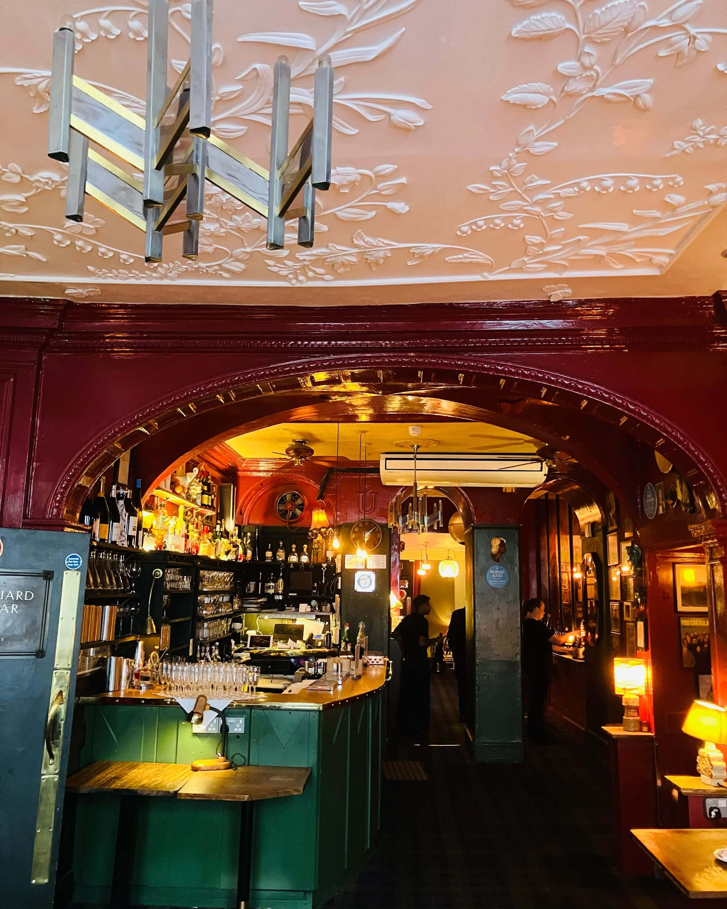 Imagine this room but PACKED to the rafters - and the roof terrace - with writing coaches, editors, and loads and loads and loads of lovely writers 🎉 Cracking @thenovelry party at The Union in Soho last night, with people travelling from far and wid