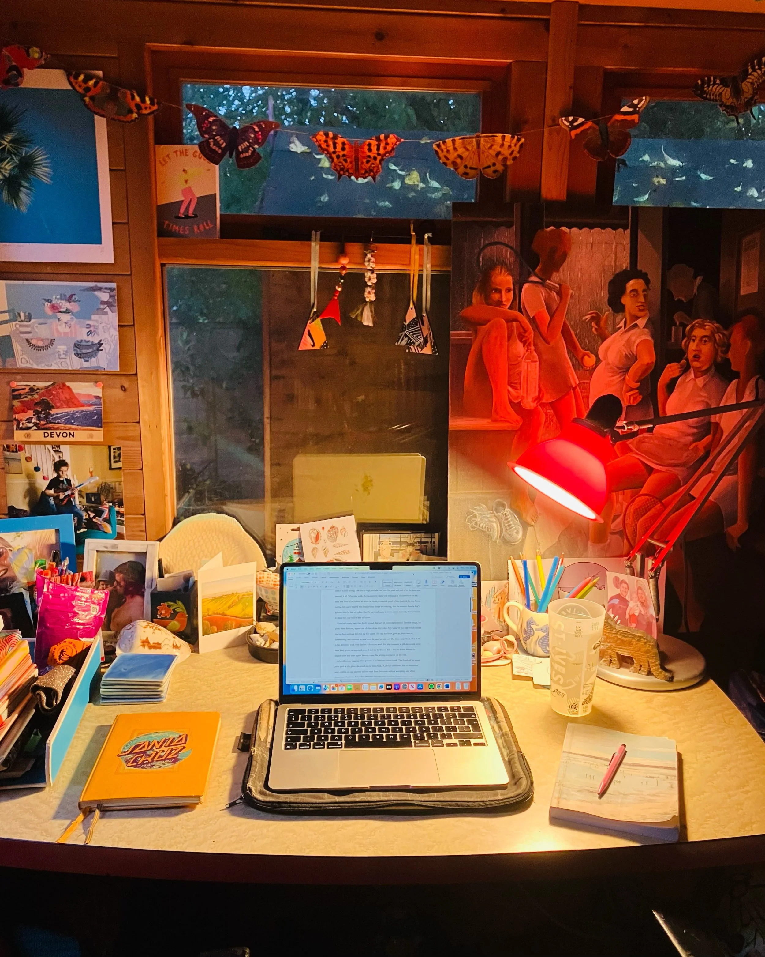 Putting the COSY in Cosy Crime this dark, wet morning ✍️✨🩵🐚

#amwri̇ti̇ng #writinghut #sheshed #sheshedstyle