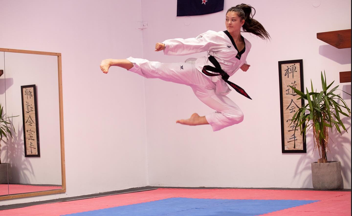 Limitless 🤜🤛🫶 

@tusah 

Photo cred 📸 @lillybturner 

#limitless #osu #martialarts #karate #taekwondo #tusah #17yearsandcounting #yeahthegirls #flight #kicks #coach #athlete #blackbelt #progress #fitnessgoals #jump