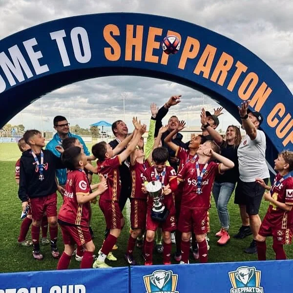 These legends have done it again! WINNERS of the 2025 Shepparton Cup! 🏆⭐️ 

Another incredible achievement for the U10 Kangas, holding their trophy high with the biggest smiles. Despite the Melbourne downpours and thunderstorm, they had fire in thei