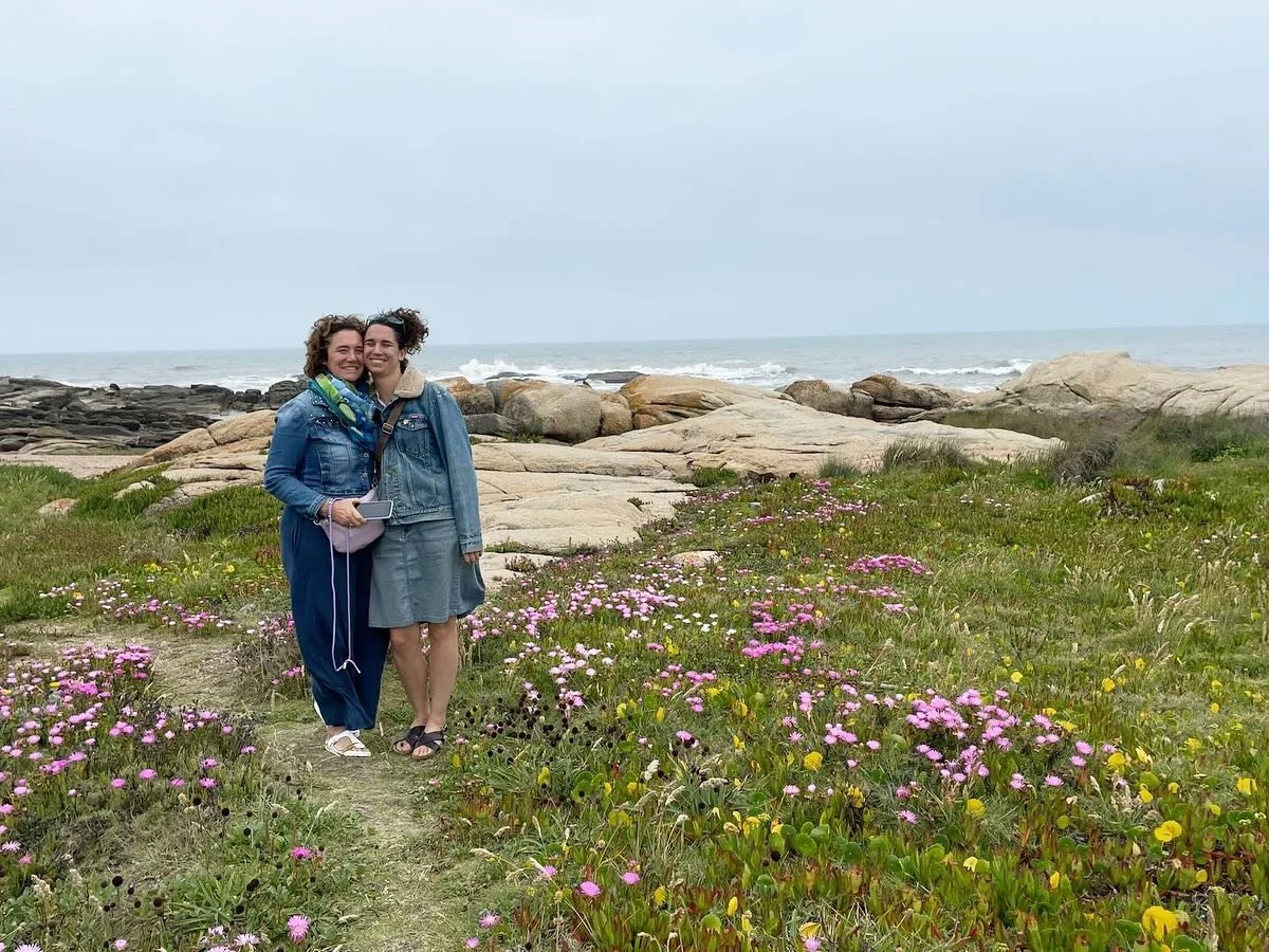 Argentina 1/3 - La Familia 🍀

Na enkele dagen terug aankomen op de Belgische bodem, deel ik graag over de reis die mijn mama en ik maakten in Argentini&euml; 🇦🇷 

Gedreven vanuit het verlangen om weer contact te maken met een vroegere thuisplek op