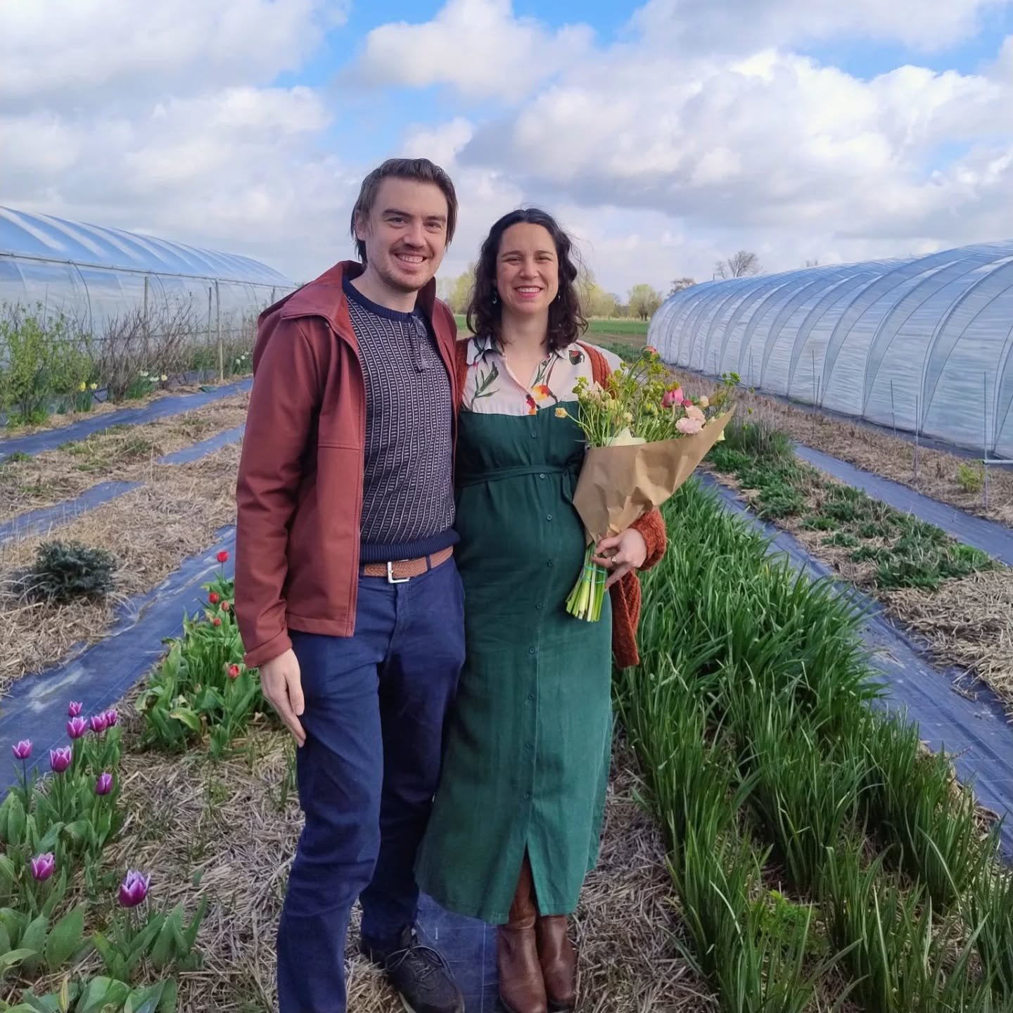 Terwijl de eerste bloemen beginnen bloeien, verwachten wij deze zomer ons eerste kindje. Patatje loading juli 2026 🐝☀️💐