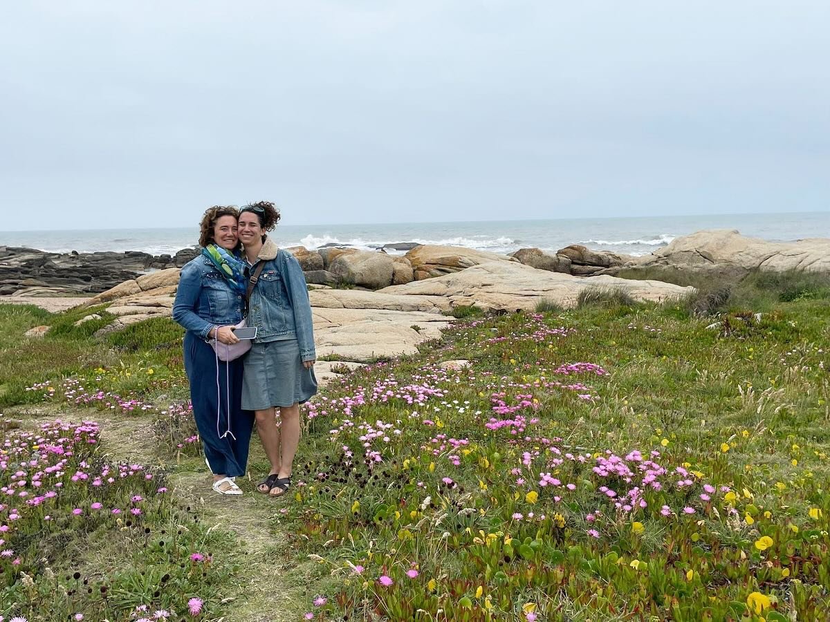 Argentina 1/3 - La Familia 🍀

Na enkele dagen terug aankomen op de Belgische bodem, deel ik graag over de reis die mijn mama en ik maakten in Argentini&euml; 🇦🇷 

Gedreven vanuit het verlangen om weer contact te maken met een vroegere thuisplek op