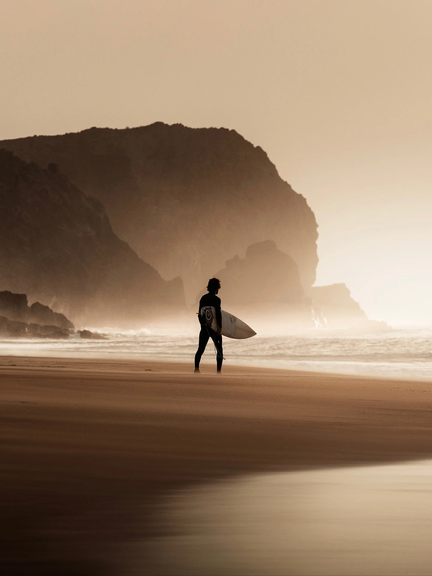 This coast's wild rock formations and surreal sunset was a dream to photograph π€©
Have you been?
Photos edited with @care4art.co