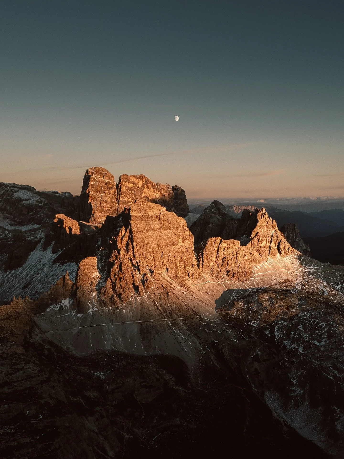 Some of the mountain peaks I’ve shot across Europe, all taken in October over the last 4 years. ποΈ
Photos edited with @care4art.co