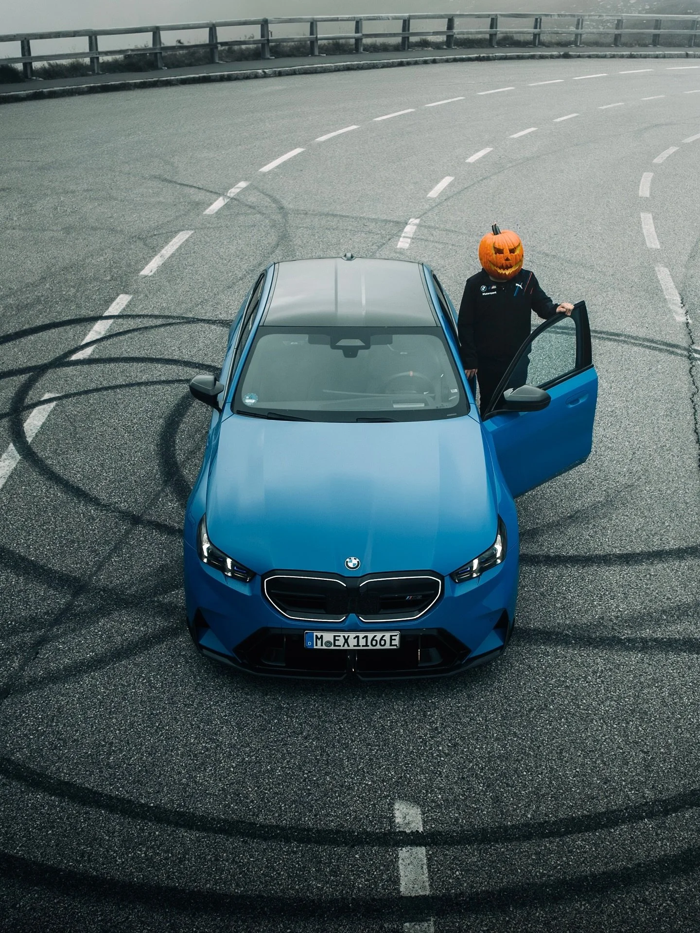 Happy Halloween from this frightening BMW M5 beast π
In frame: @simonvonbroich for @bmwm
Photo edited with @care4art.co