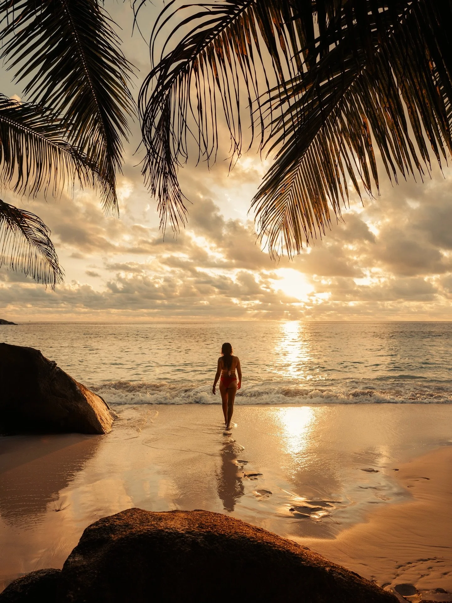Just some ocean vibes from the Seychelles 🇸🇨 
Shot on Canon R5 and GoPro 11.

Photos edited with @care4art.co 

#seychelles #shotoncanon #canonr5 #lightroom #photoshop