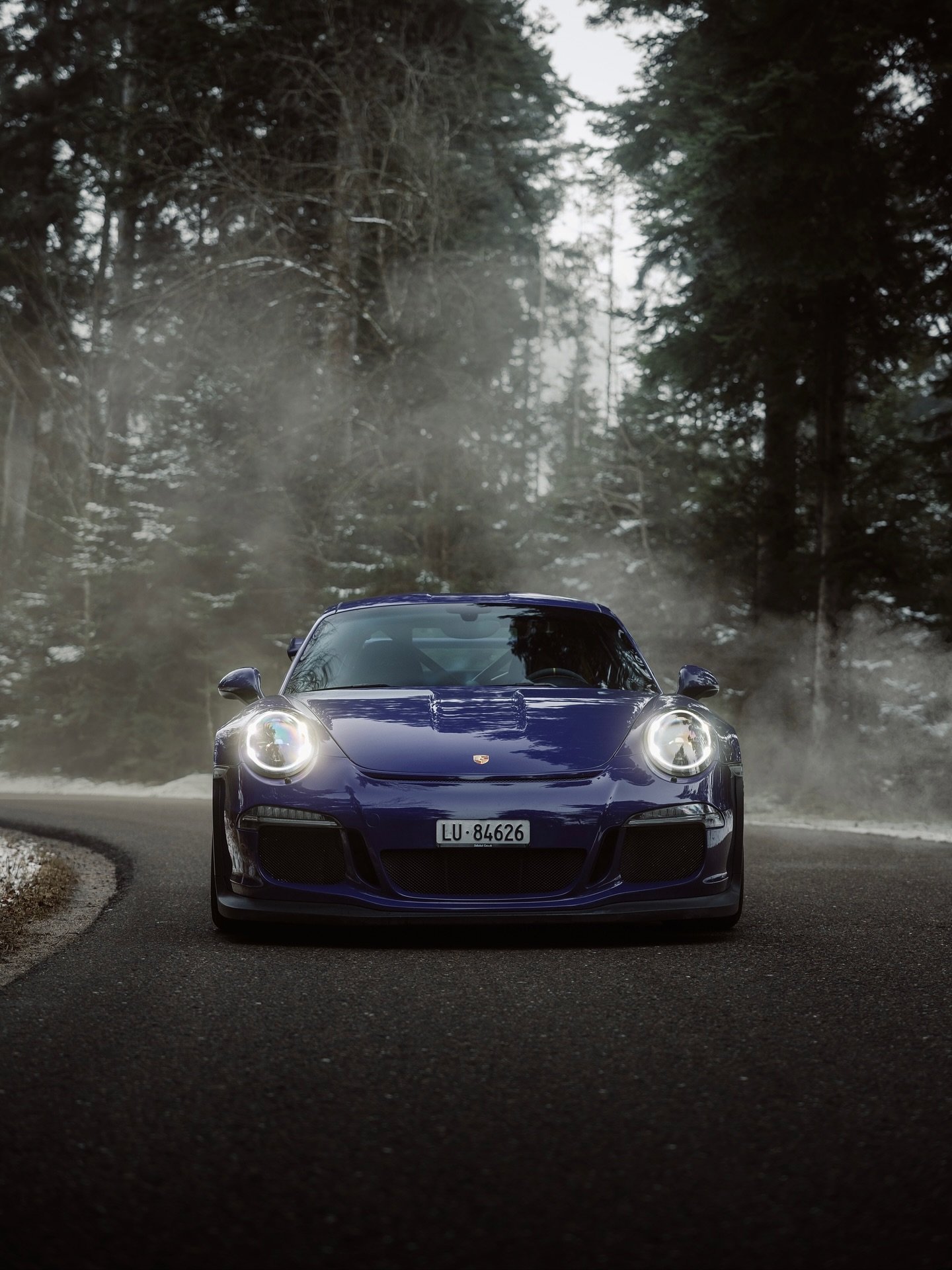 Bless whoever takes their GT3 RS out for a spin in winter 😜 This shoot was ridiculously fun with that epic car's soundtrack.
Thanks for letting me shoot these @dextarone 

All photos edited with @care4art.co

#porsche #gt3rs #carphotography #carsofi