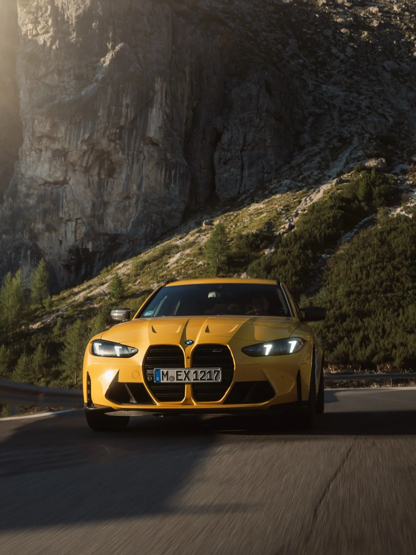 Speed yellow M3 Touring in the Italian Alps for @bmwm
What an incredible looking car. Who else is excited for mountain road season?

Photos edited with @care4art.co

Team: @simonvonbroich @lukaszischke @linus.exkl @bausch94 @mike_bartsch98

#carphoto