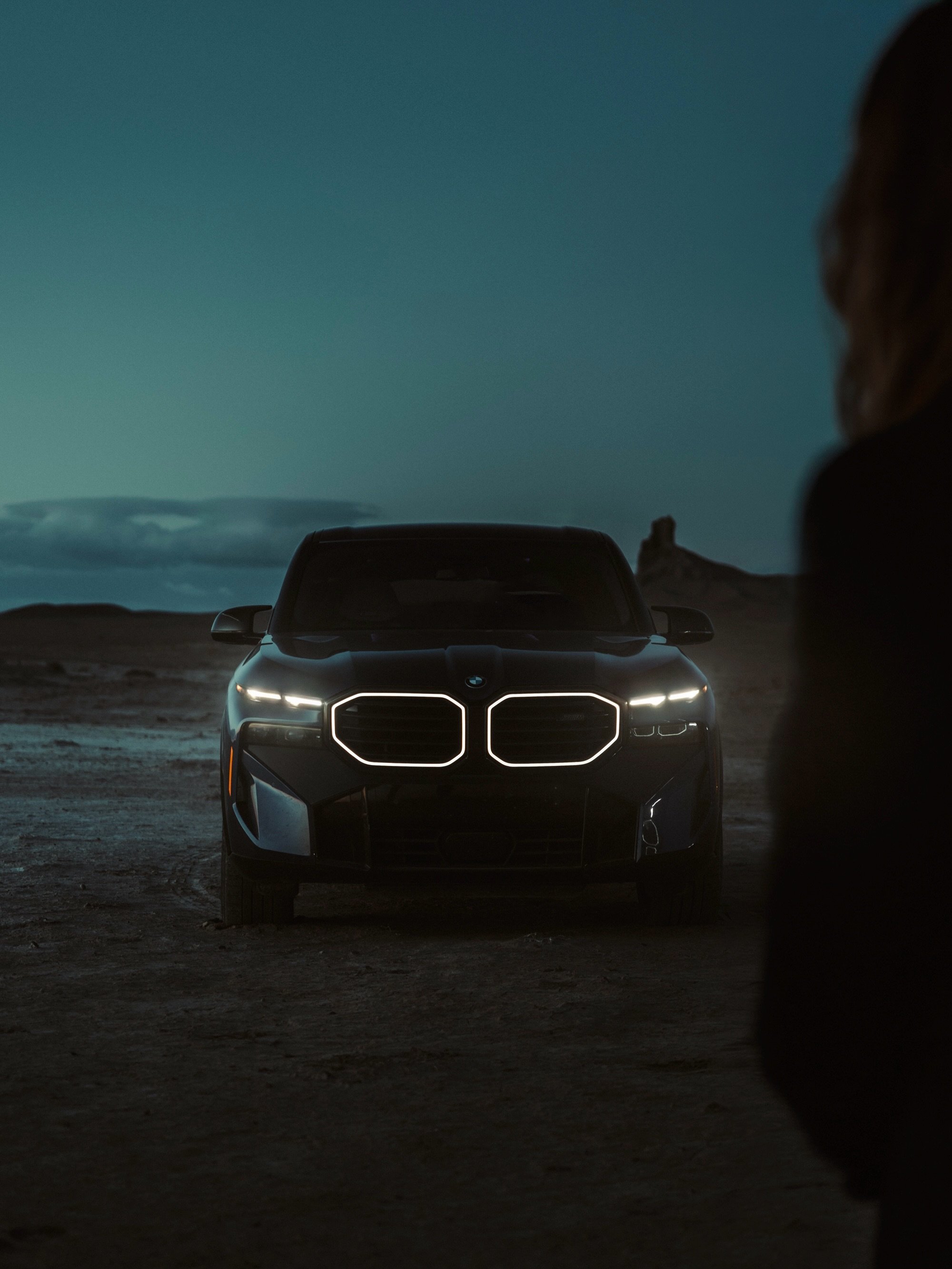 Peak blue hour and sunset vibes with these two @bmwm XMs. Gotta tell you, they looked crazy good in front of this epic house in Joshua Tree National Park. 🔥

Photos edited with @care4art.co

#carphotography #bmwxm #carsofinstagram