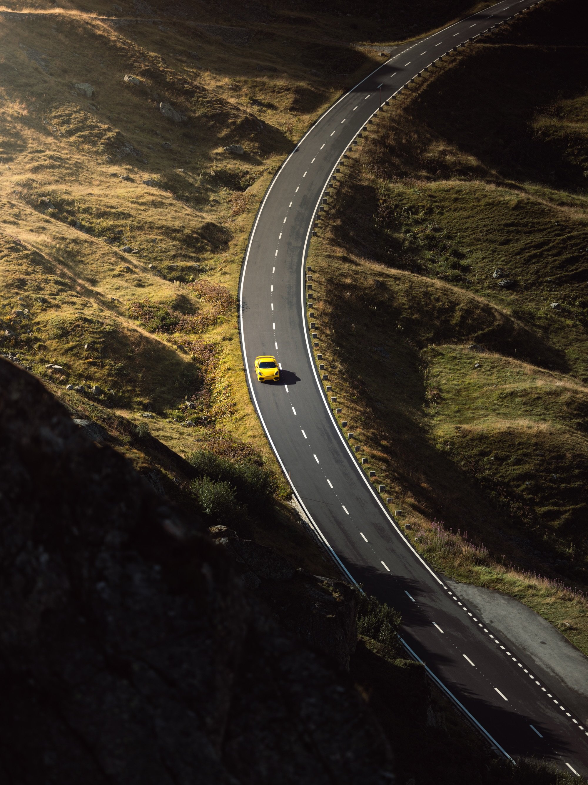 A lucky distraction. I was in the middle of a completely different shoot when this Porsche rolled past, but luckily, I had my 200mm mounted and ready to go. Right place, right time.🫰

#carsofinstagram #carphotography #switzerland #porschemoment