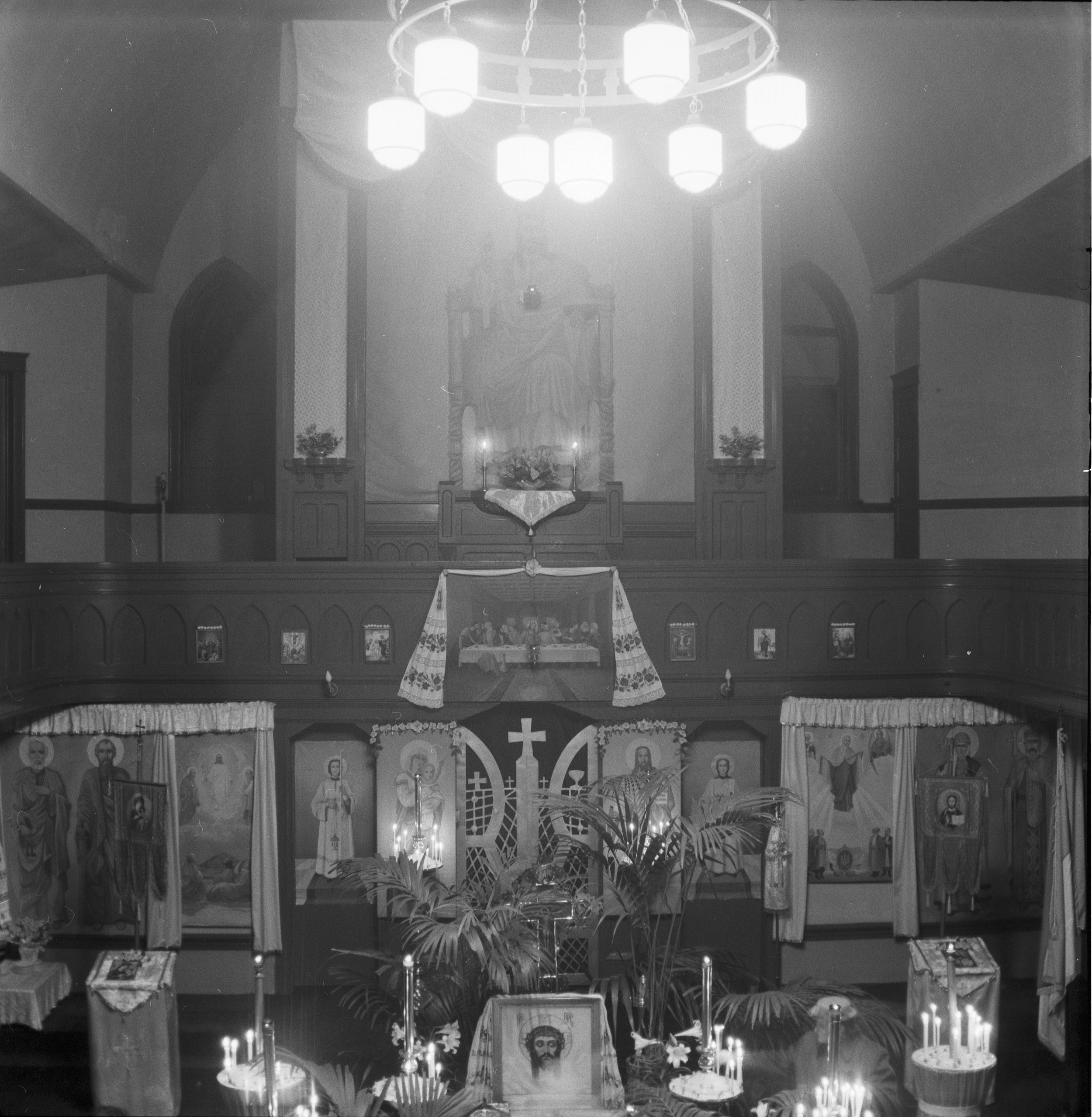 Tur_Family_Orthodox_Service_001.jpg