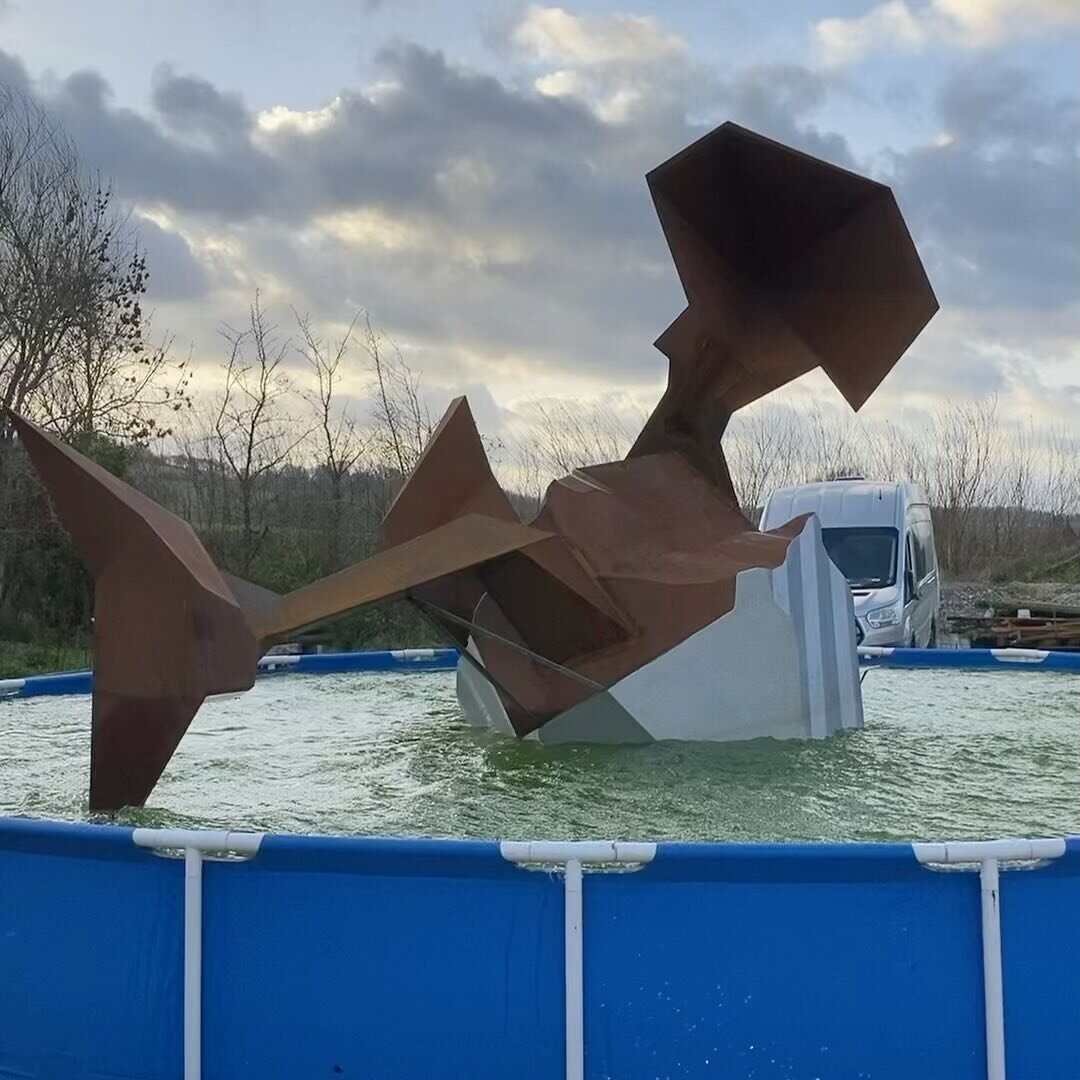 Wow! Today&rsquo;s stormy weather making &lsquo;St Kilda&rsquo; look stricken and temporarily stripped of her good-weather-serenity of movement! A good, strong but reliable wind makes the sculpture spin faster, dipping its sails in the water, but a g