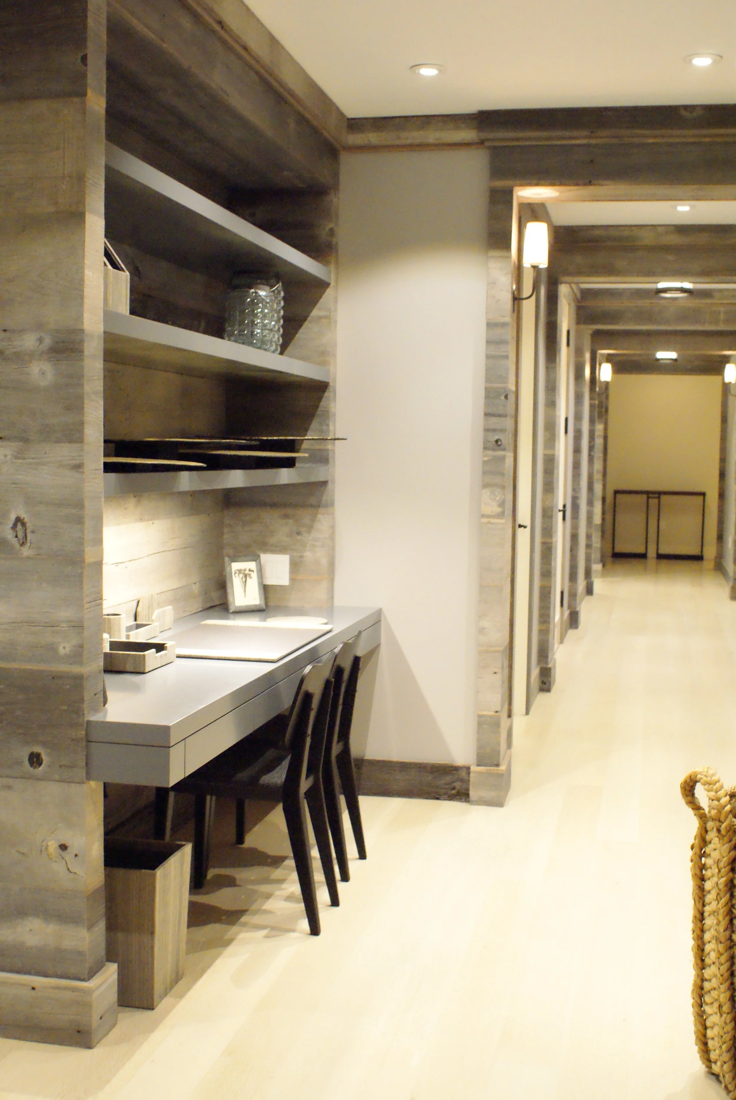 TISCH BARN WOOD  DSC04006.JPG