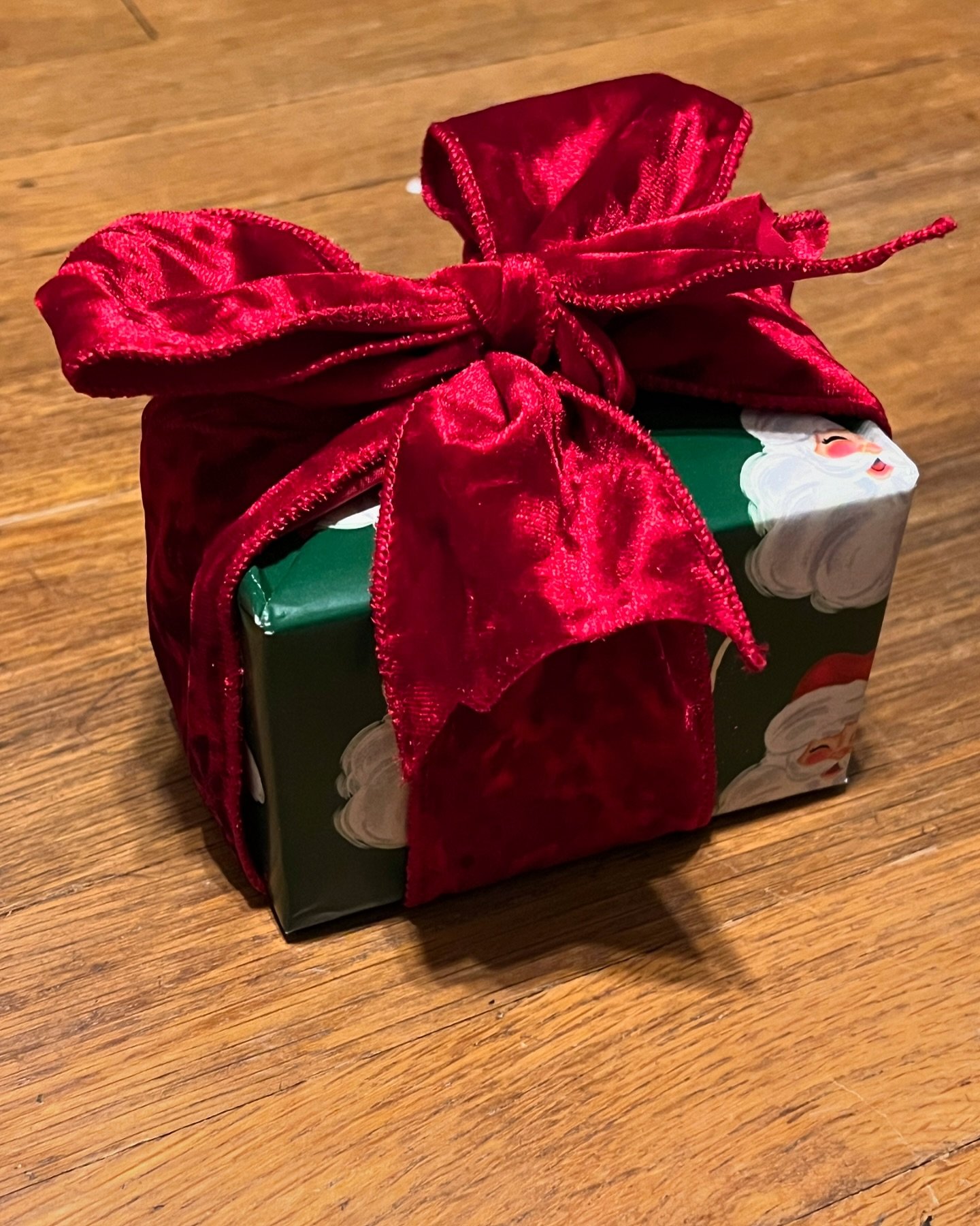 I decided these were too cute not to have a permanent space on my feed. π
πΌ
You really can learn just about anything on #youtube π
#christmas #wrappingpresents #santa #podcaster #podcastersofinstagram #podcastlife #attentiontodetails