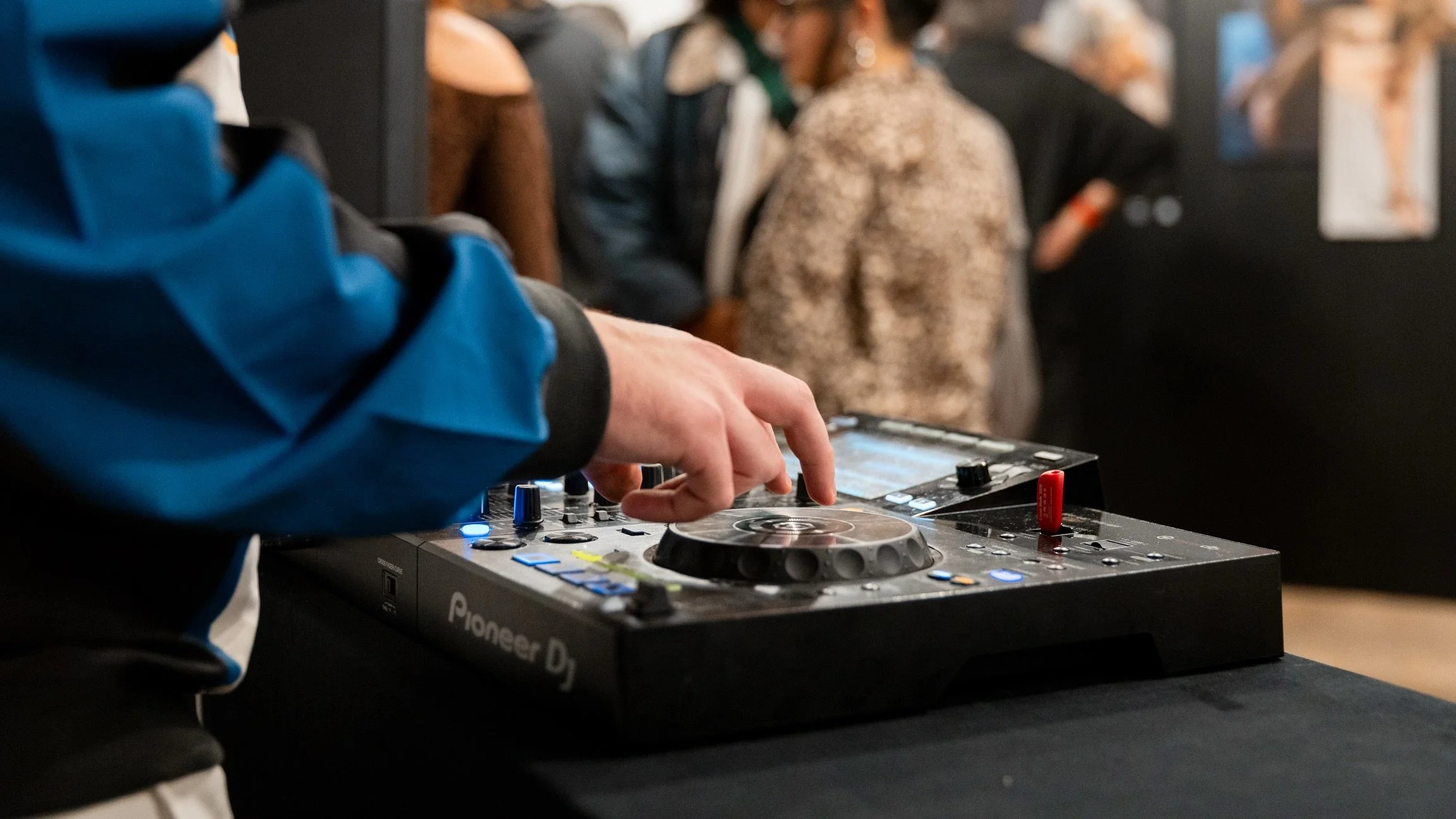 Registro da abertura do 5&ordm; Festival V&oacute;rtice, realizada em 30 de maio.

Curadoria de Leonardo Maciel @leonardomaciell e Paulo Cibella @paulocibella

🗓️ 30/05 a 27/06, ter&ccedil;a a s&aacute;bado &bull; 13h &agrave;s 19h

📍 Avenida S&ati
