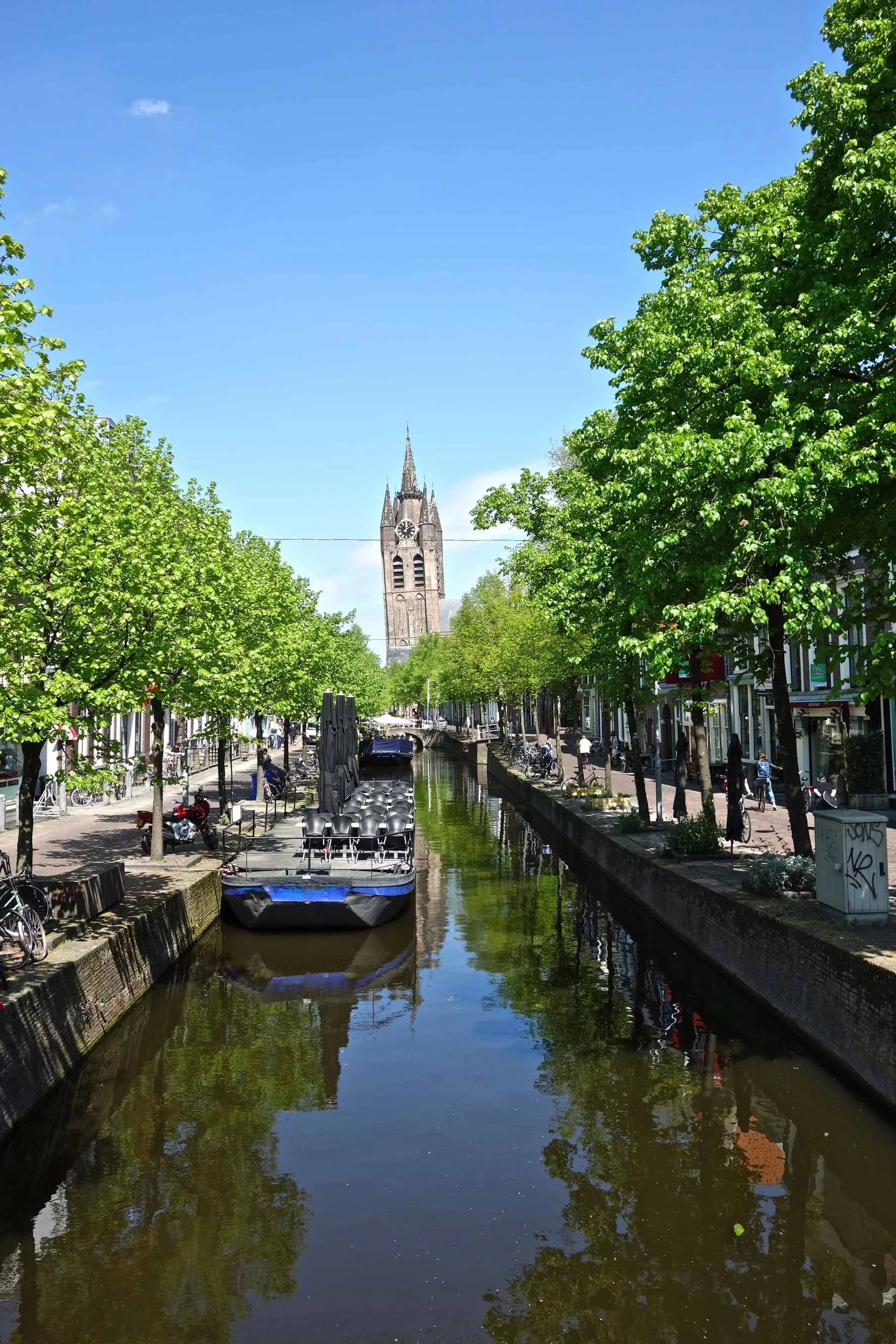 Oude Kerk (Old Church) and canal, Delft, The Netherlands