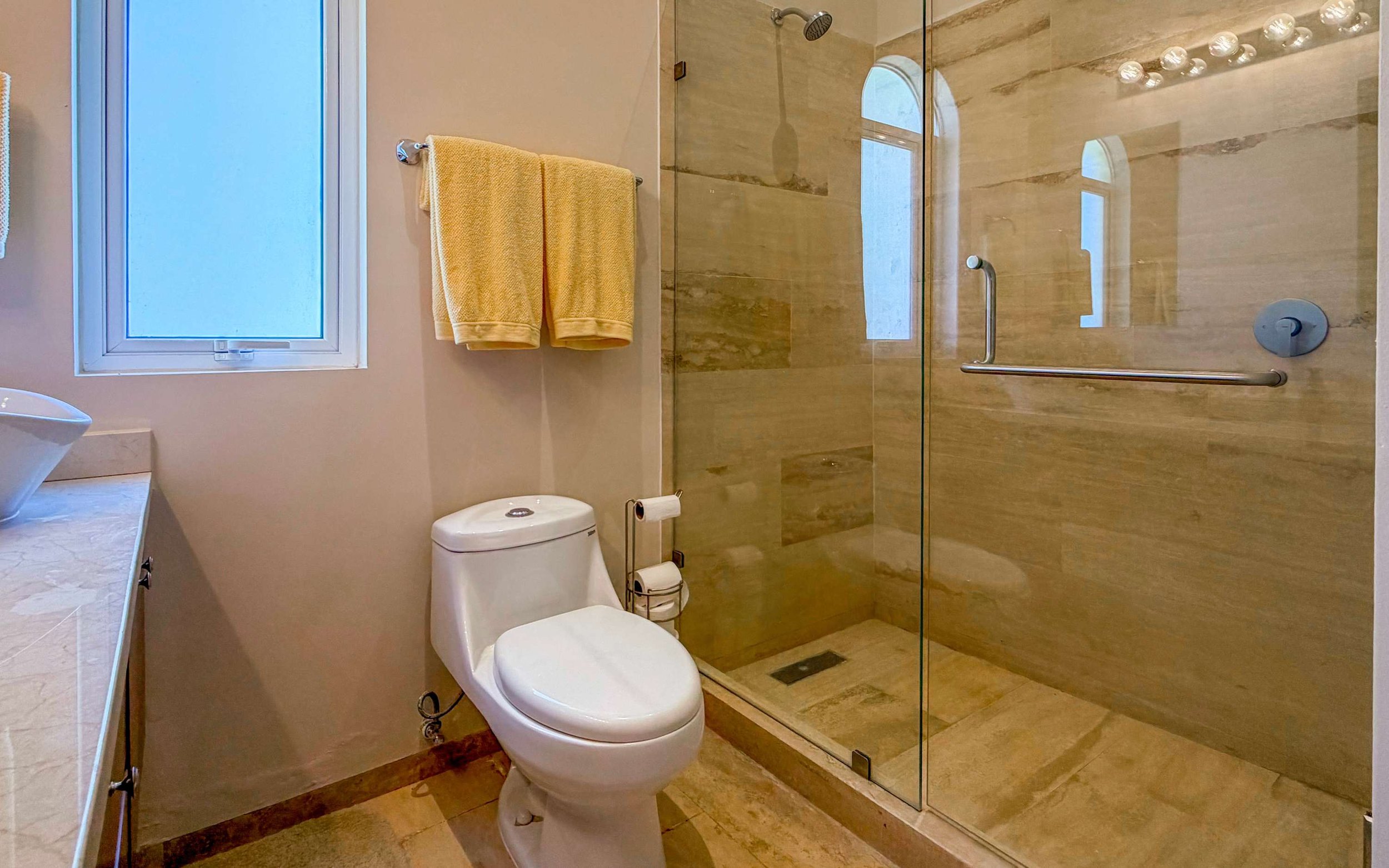 Tamar bathroom 2.jpg