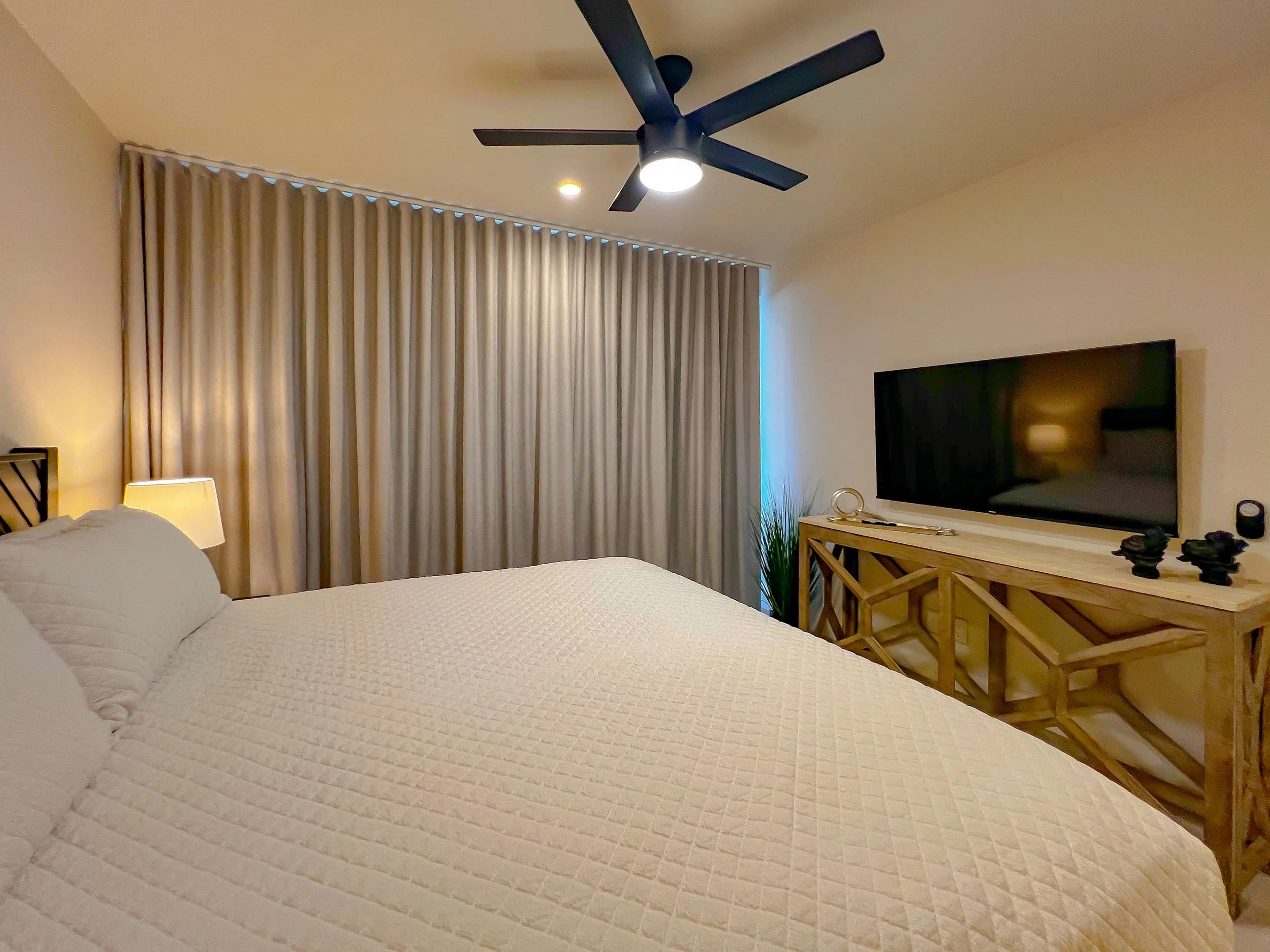 Vista real 302 bedroom 2.jpg