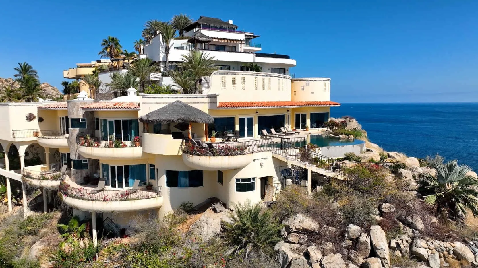 Pedregal exterior.jpg