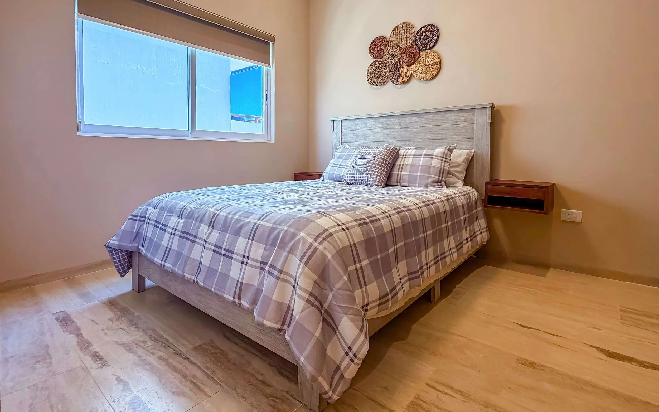 Tamar bedroom 4.jpg