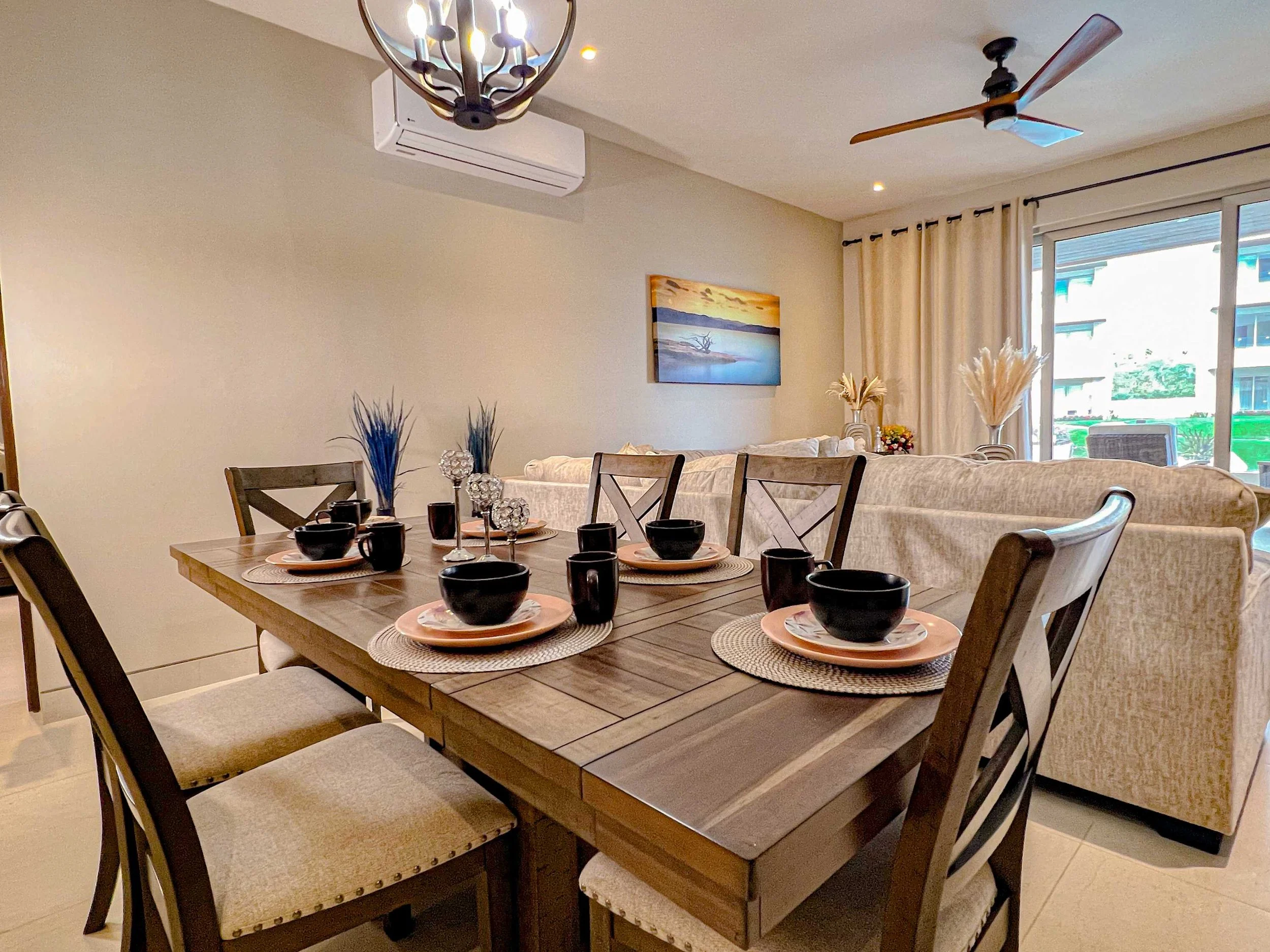 Vista vella lll 1Bed dining room.jpg