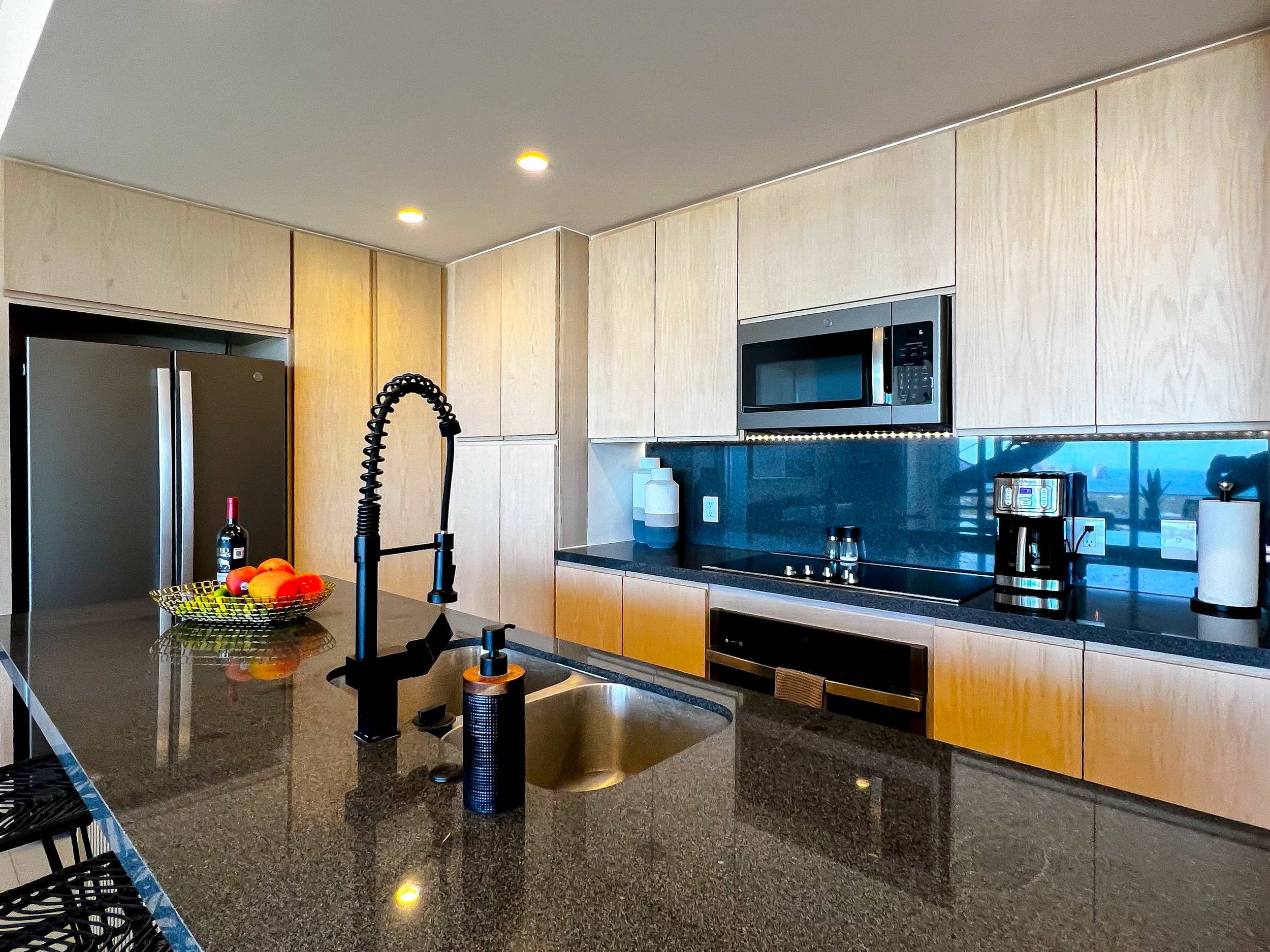 Vista real 302 kitchen.jpg