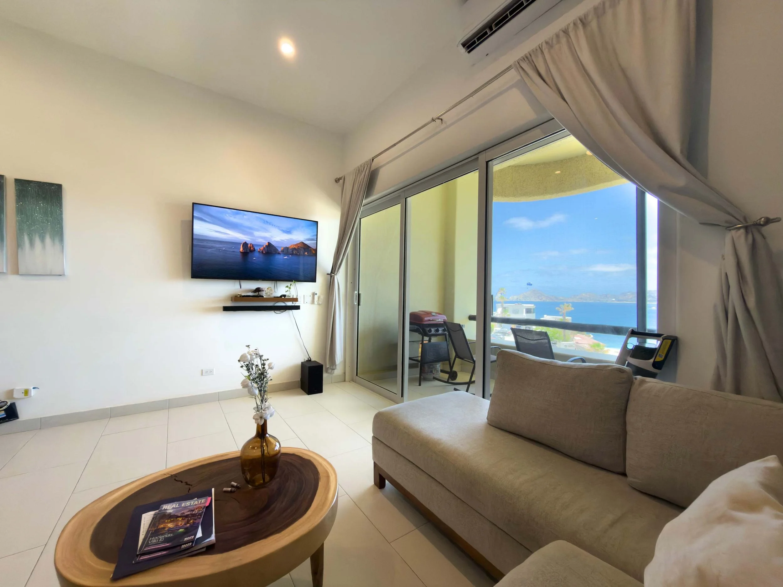misiones 7411 living room 2}.jpg