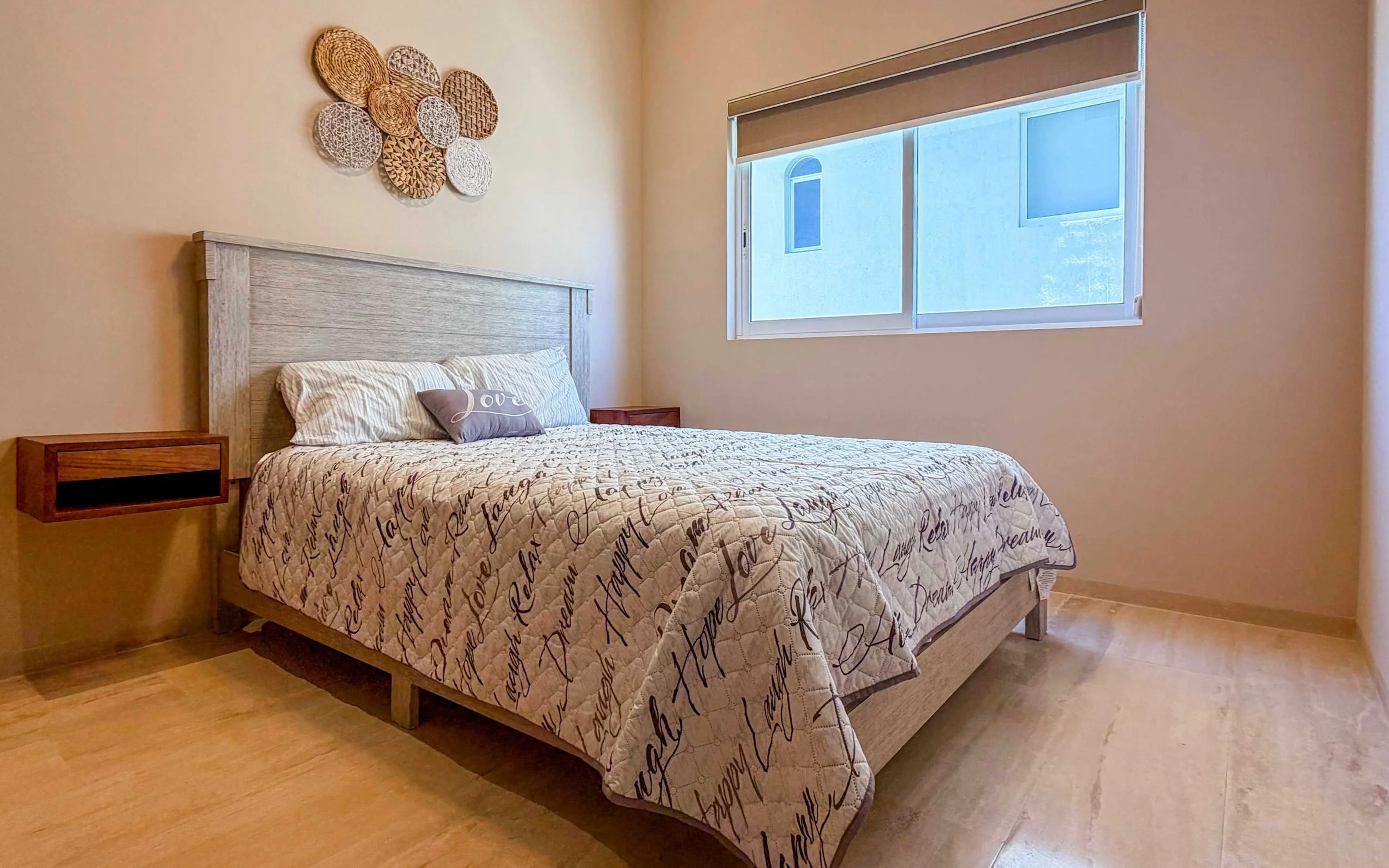 Tamar bedroom 3.jpg
