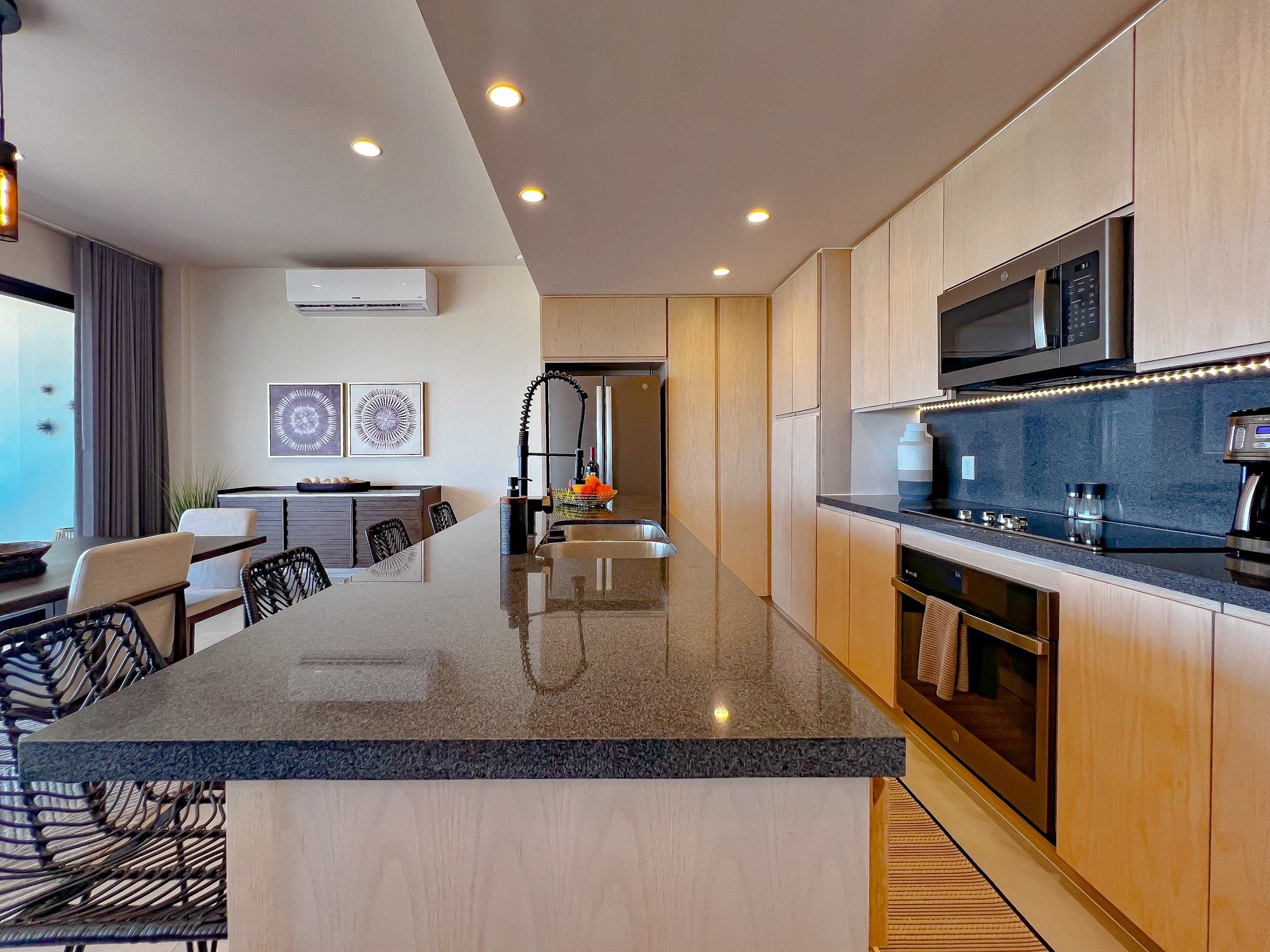 Vista real 302 kitchen 2.jpg