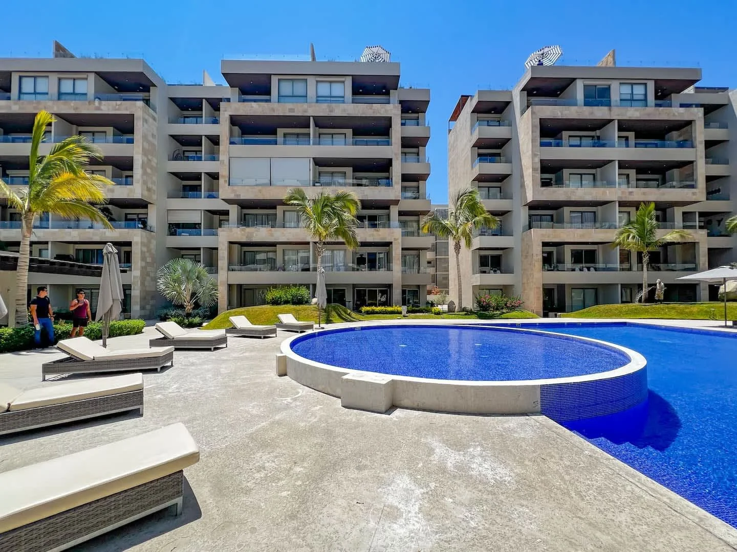 Vista vella lll 1Bed pool 2.jpg
