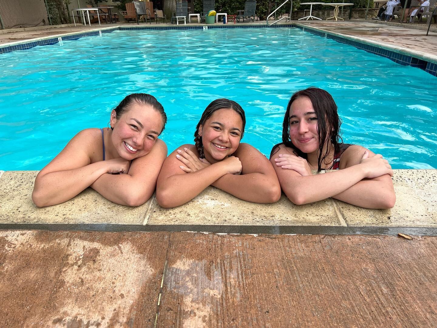 Swim instructors or mermaids? Book lessons with us today to find out! #aquabuddiesla #swimlessons #mermaids #swiminstructor #watersafety #lovelovelove