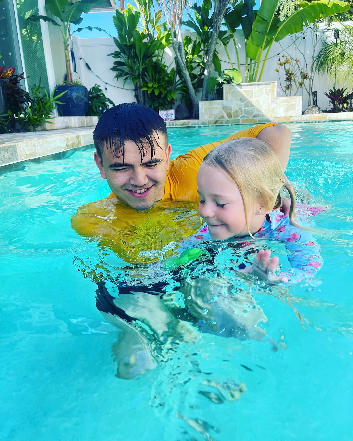 🌺 Aloha from Hawaii!🌺 
We are all smiles as we learn to kick and work on becoming water safe with our awesome instructor Pono! #aquabuddiesla #swimlessons #sun #hawaii #pool #watersafe #swimming #swimmingsaveslives #pool #lessons