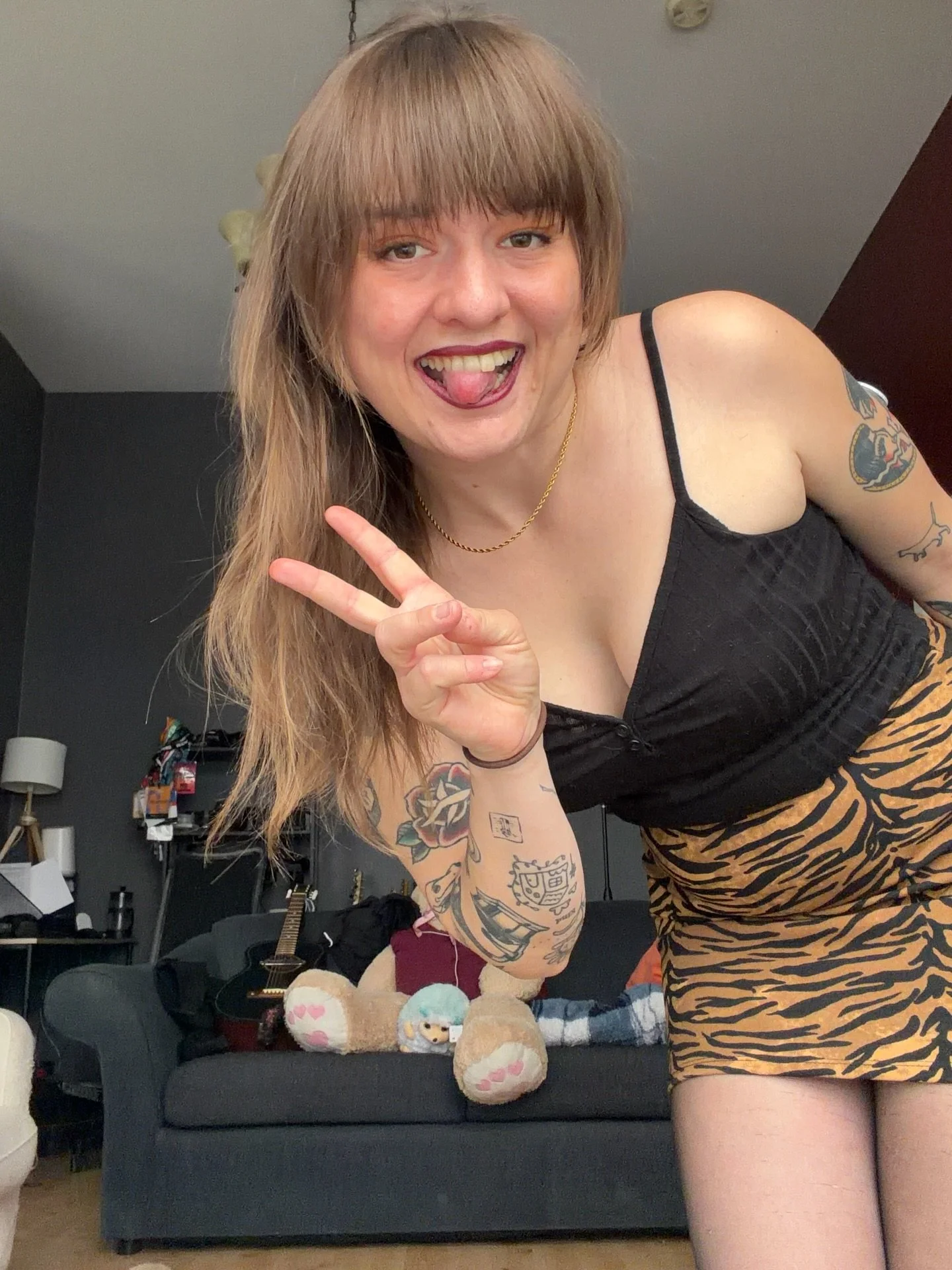 Heya! I&rsquo;m REALLY trying to write more these days. Here&rsquo;s a little taste of something I&rsquo;m working on rn 🧵🥫

#workinprogress #songwriting #yycmusicians #daughterdentist #unfinished