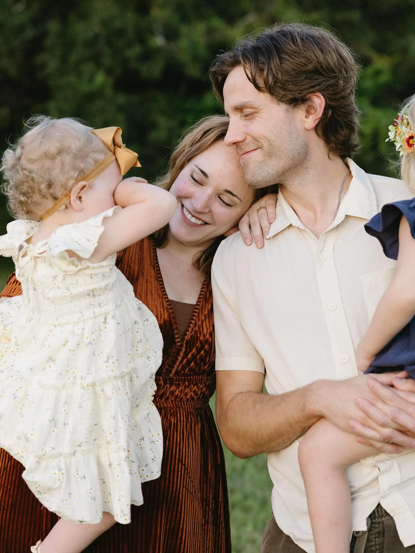 Getting our family photos done with @sempsrottcollective brought home in a new way how special it is to capture this exact season we&rsquo;re in right now. It was a MUCH better experience than when I try to do them myself. 😂 Wrangling the girls and 