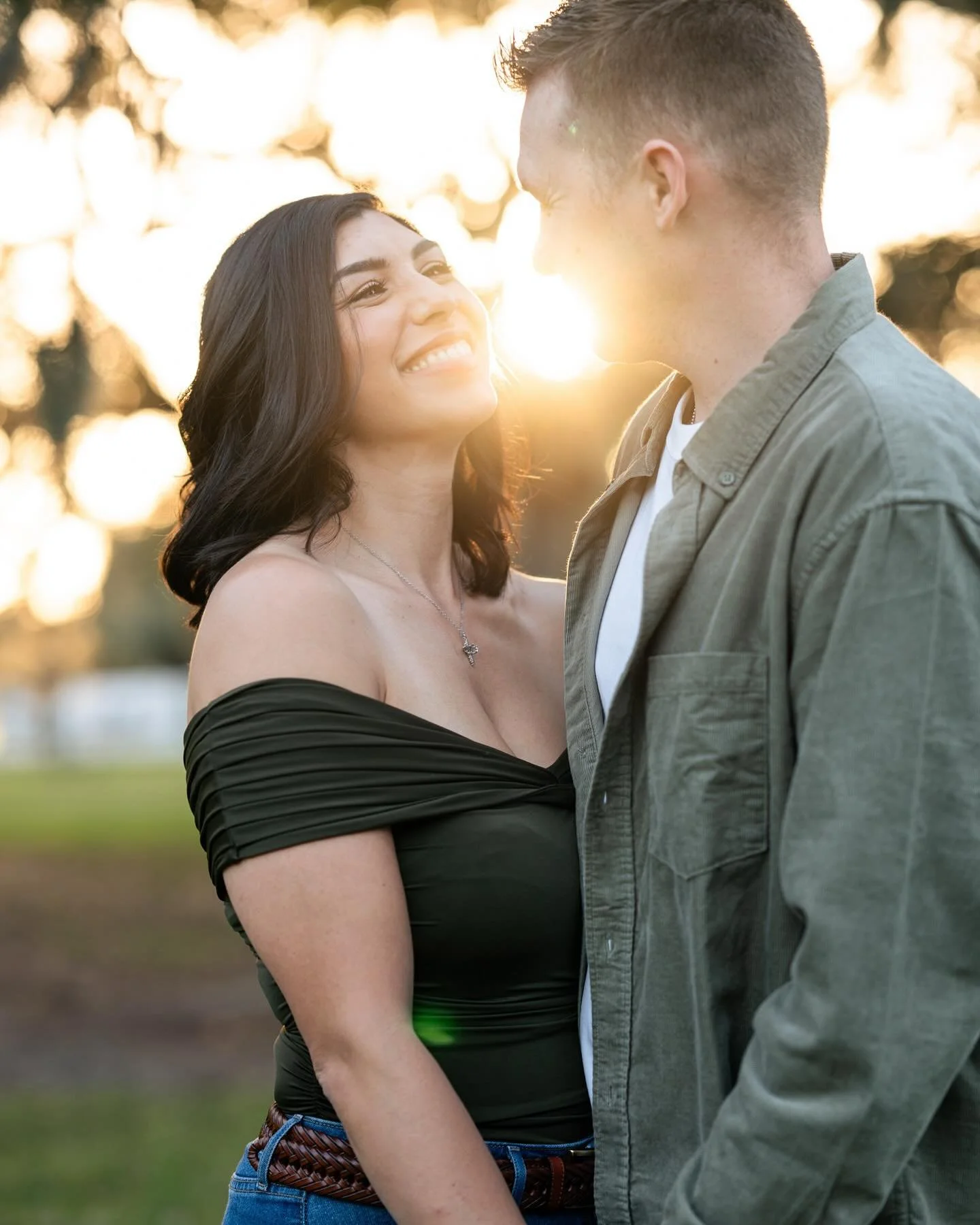 Sweet family moments in the park at golden hour, doesn&rsquo;t get much better than that ✨ #jordieraephotography #capturejoy #verobeachphotography #verobeachphotographer