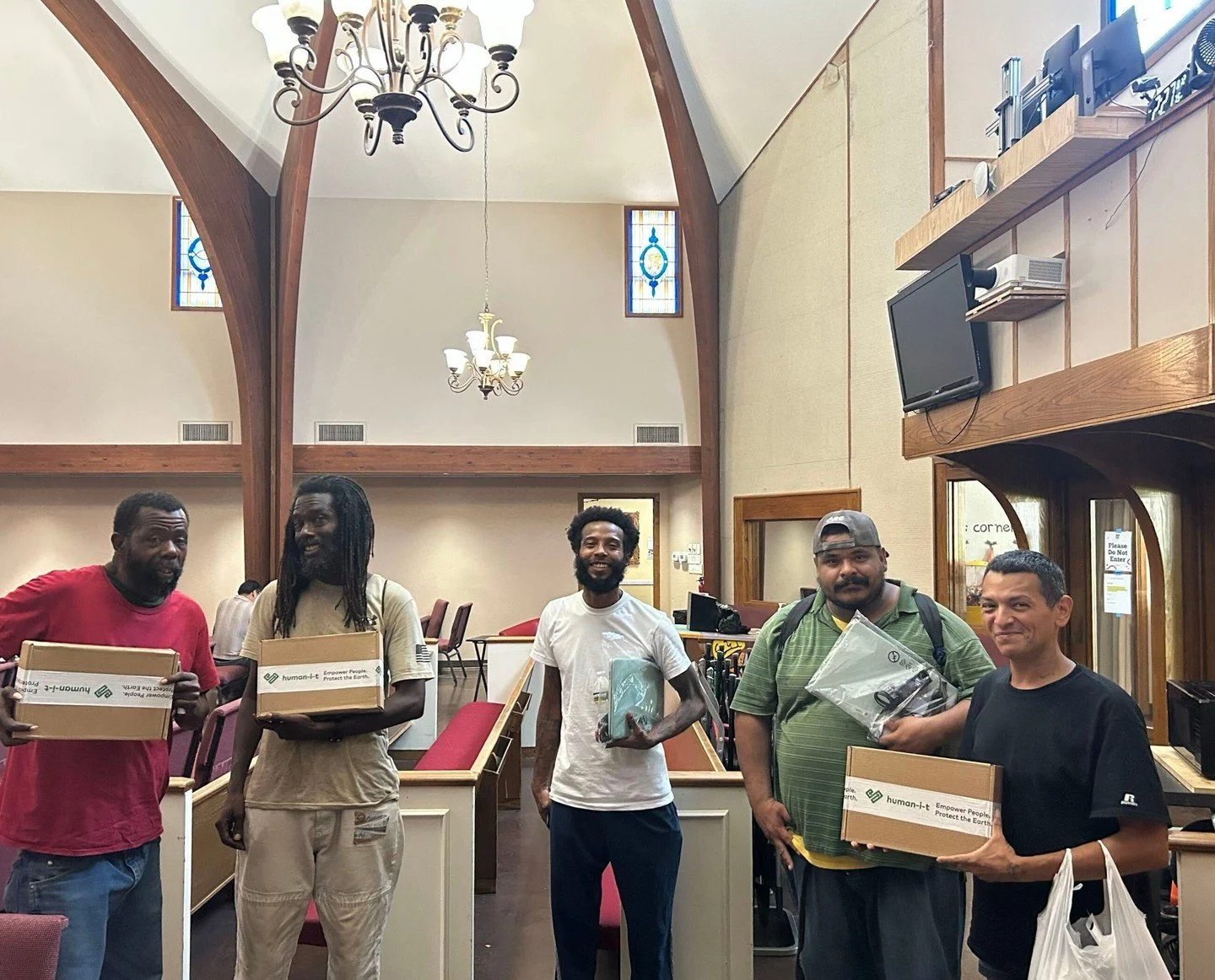 Congratulations to our biggest group of graduates from our computer classes! Five clients are now digitally independent and holding their very own laptops. Our computer classes with one on one support empower unhoused neighbors to connect with our di