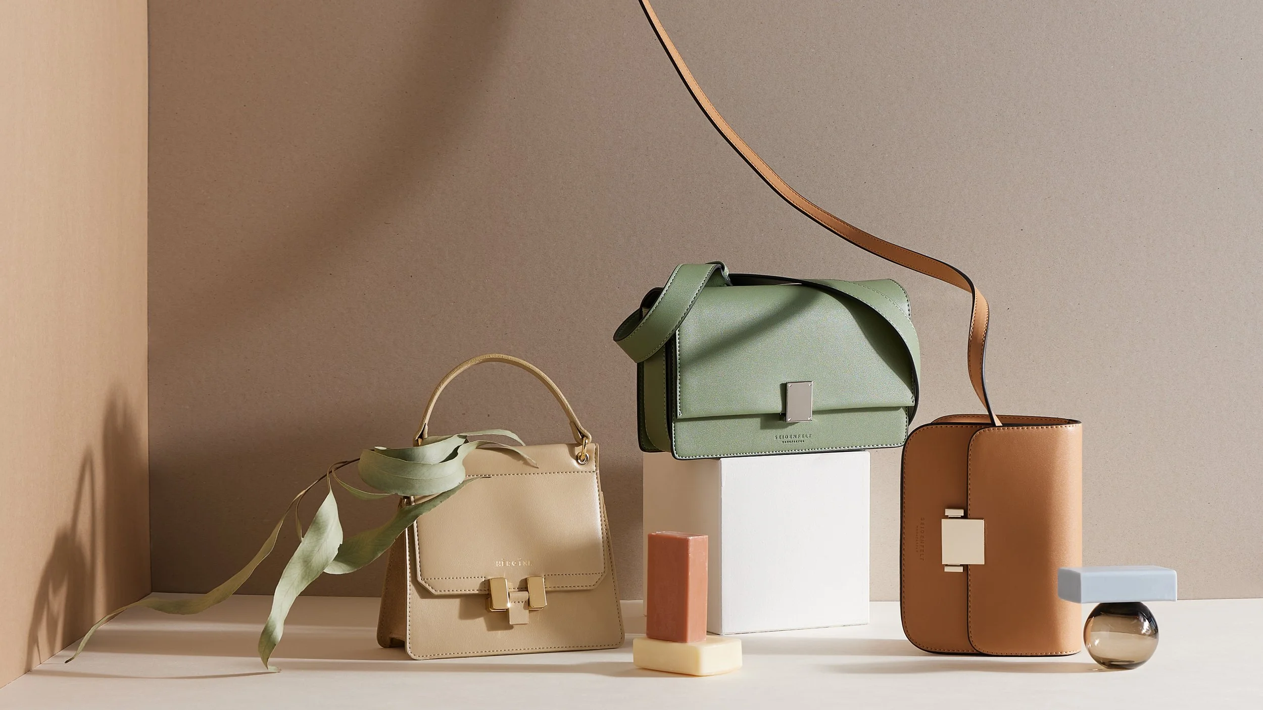 24_Div. Marken_Women_Taschen_Pastelltöne.jpg