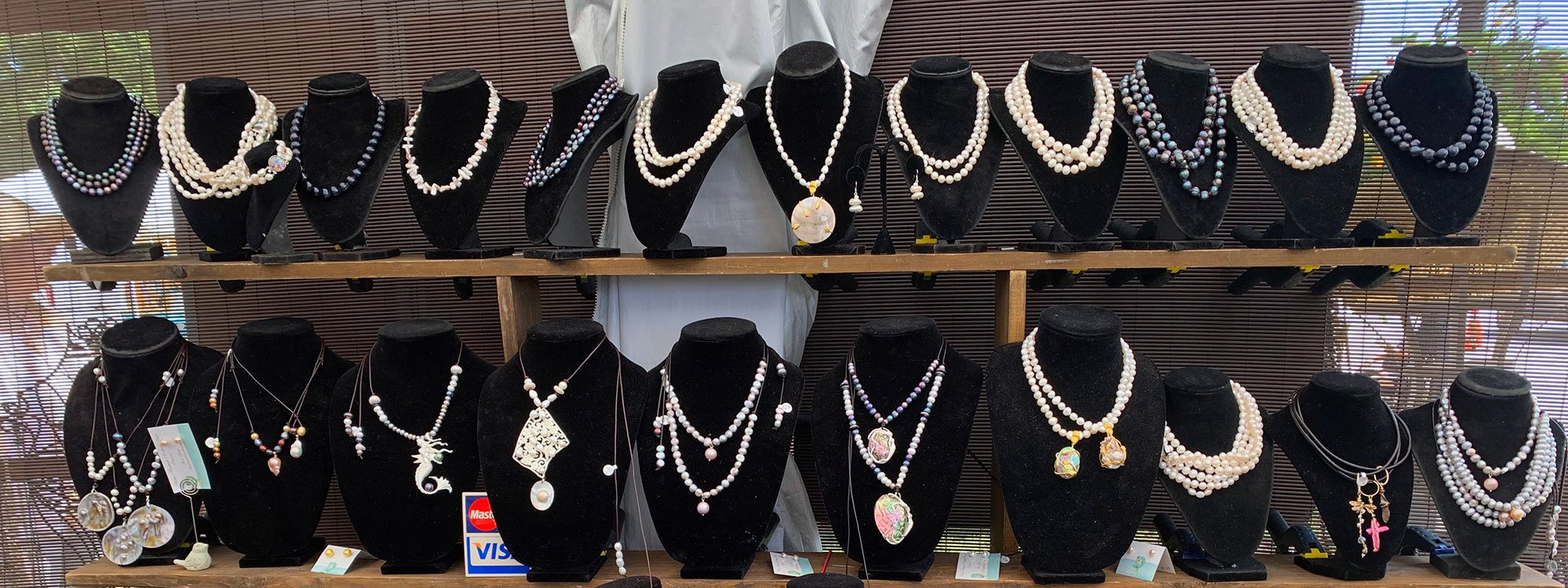 black-pearl-jewelry.jpg
