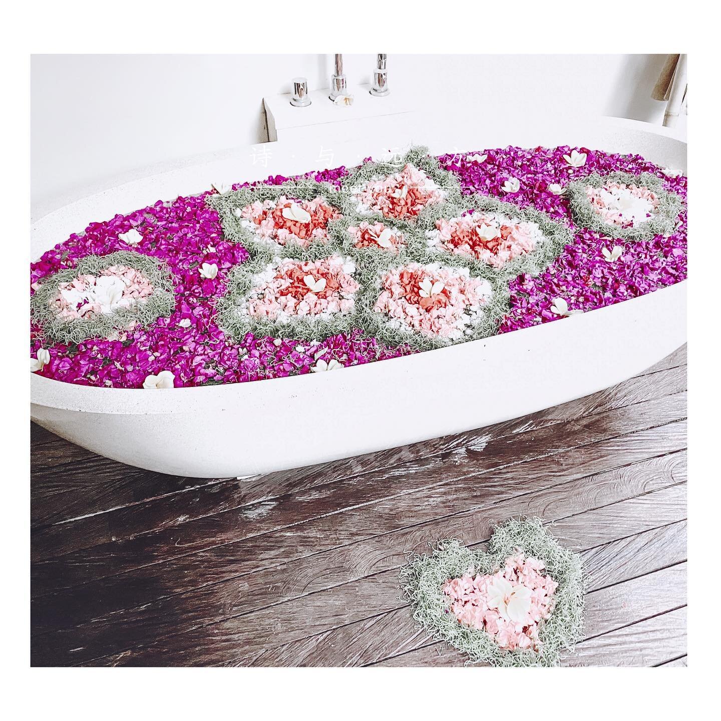 Sundays are for self care, I&rsquo;m currently wishing I was indulging in this beautiful flower bath again 🛀 was it even a visit to Bali if you didn&rsquo;t indulge in one of these slices of heaven?! 🌸