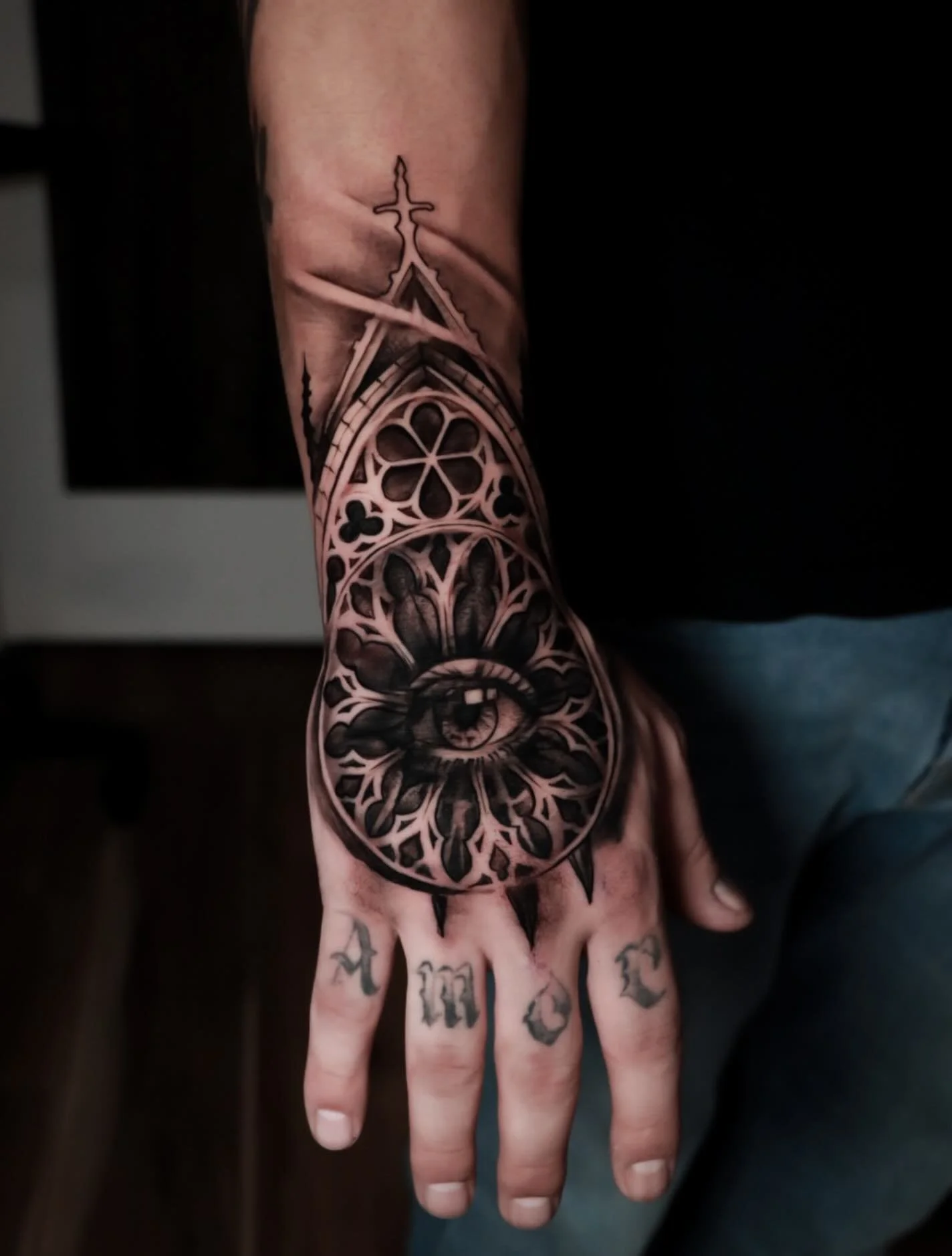 More eyes please! Booking March-April!
.
.
#denvertattoo #handtattoo #tattoo #tattooartist #denver